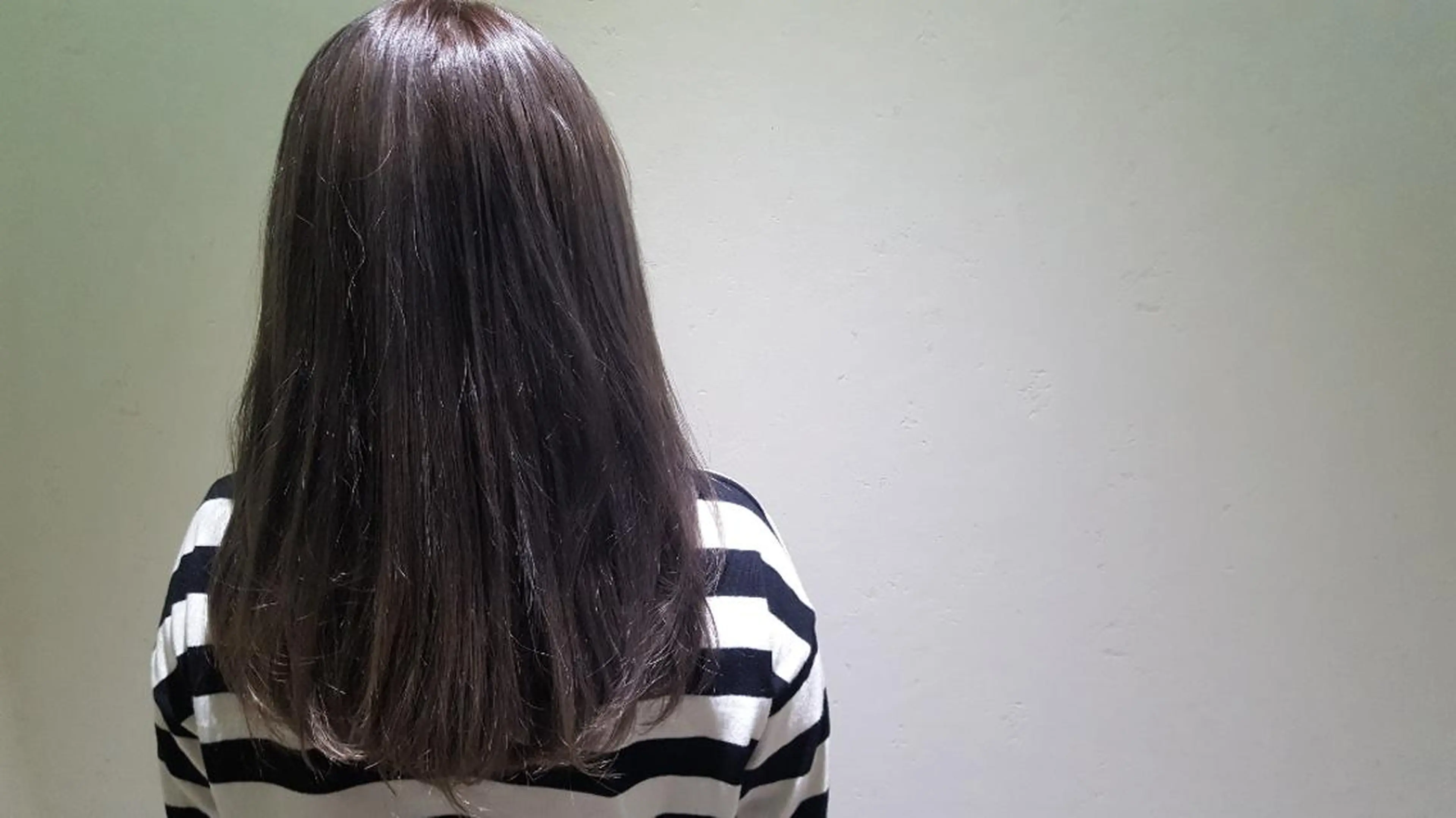 セミロング カラー アディクシーカラー 501 HAIR studio所属・22時迄営業サロン⭐ YASUHIRO🌿の眉毛・アイブロウイメージ