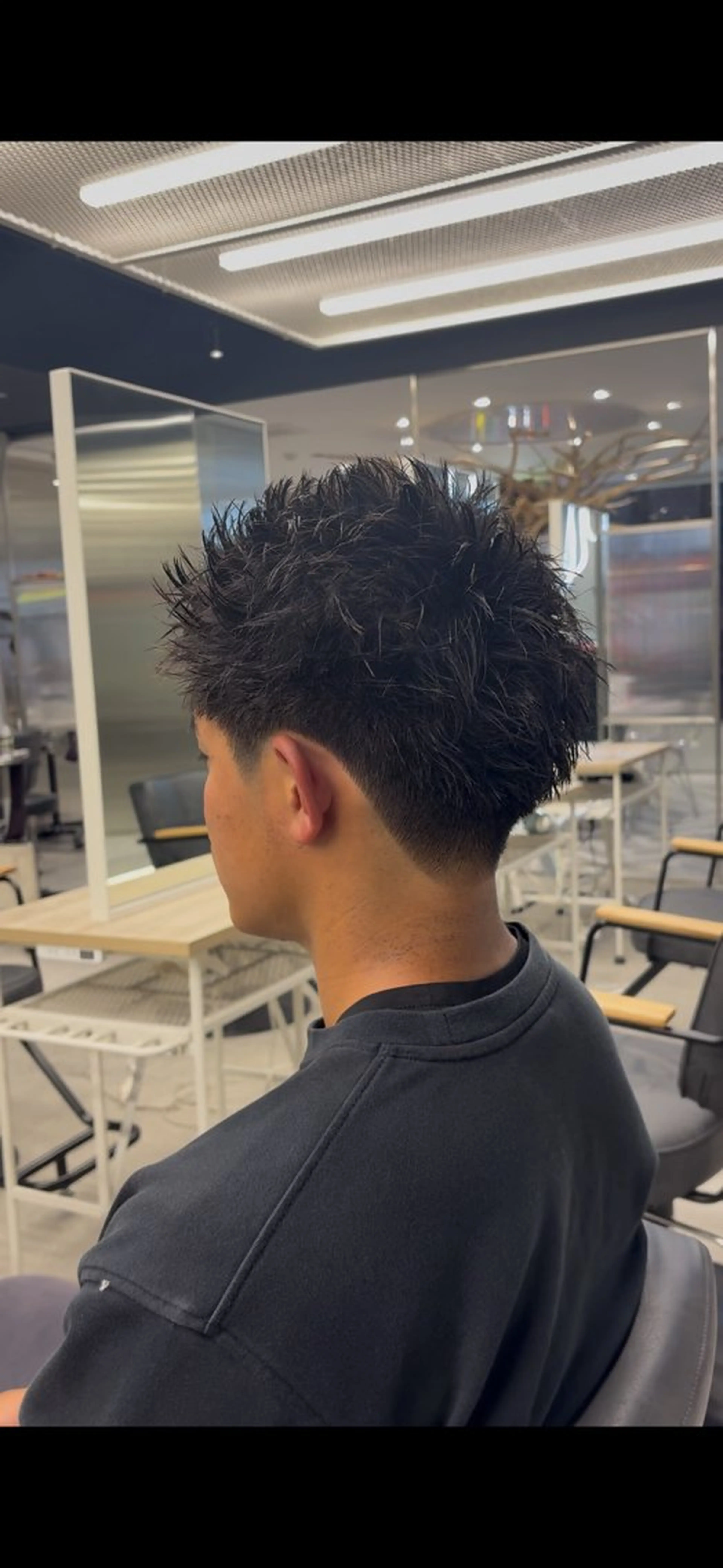 ショート メンズ メンズパーマ プードルパーマ 学生(メンズ向け) スパイキーショート 波巻きパーマ カット シャドウパーマ/ ルーズパーマ/メンズのヘアスタイル