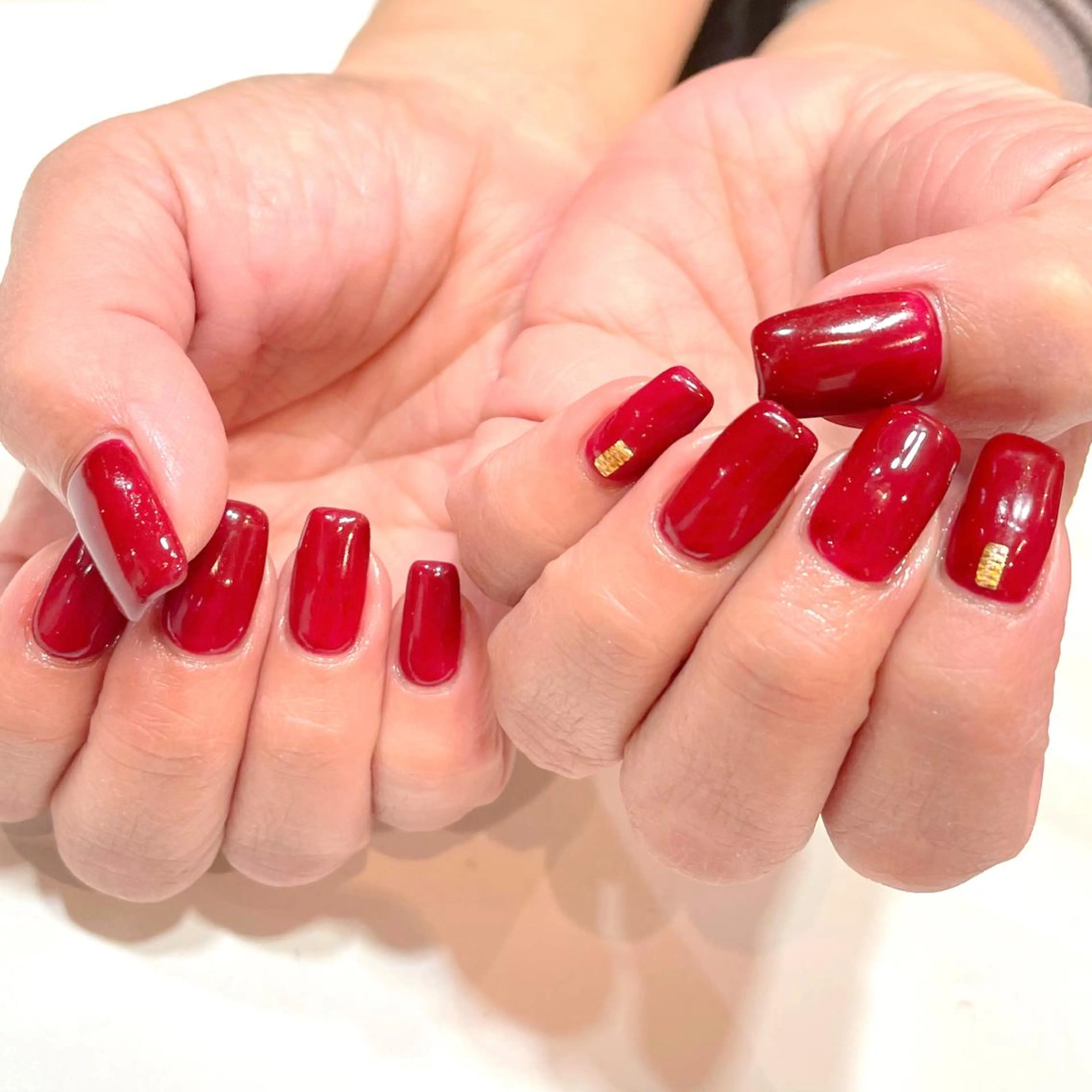 ネイル ゴールド ワンカラーネイル 赤色 MADDY NAILS所属・MADDYNAILS ✴︎柏痛ネイルのネイルデザイン