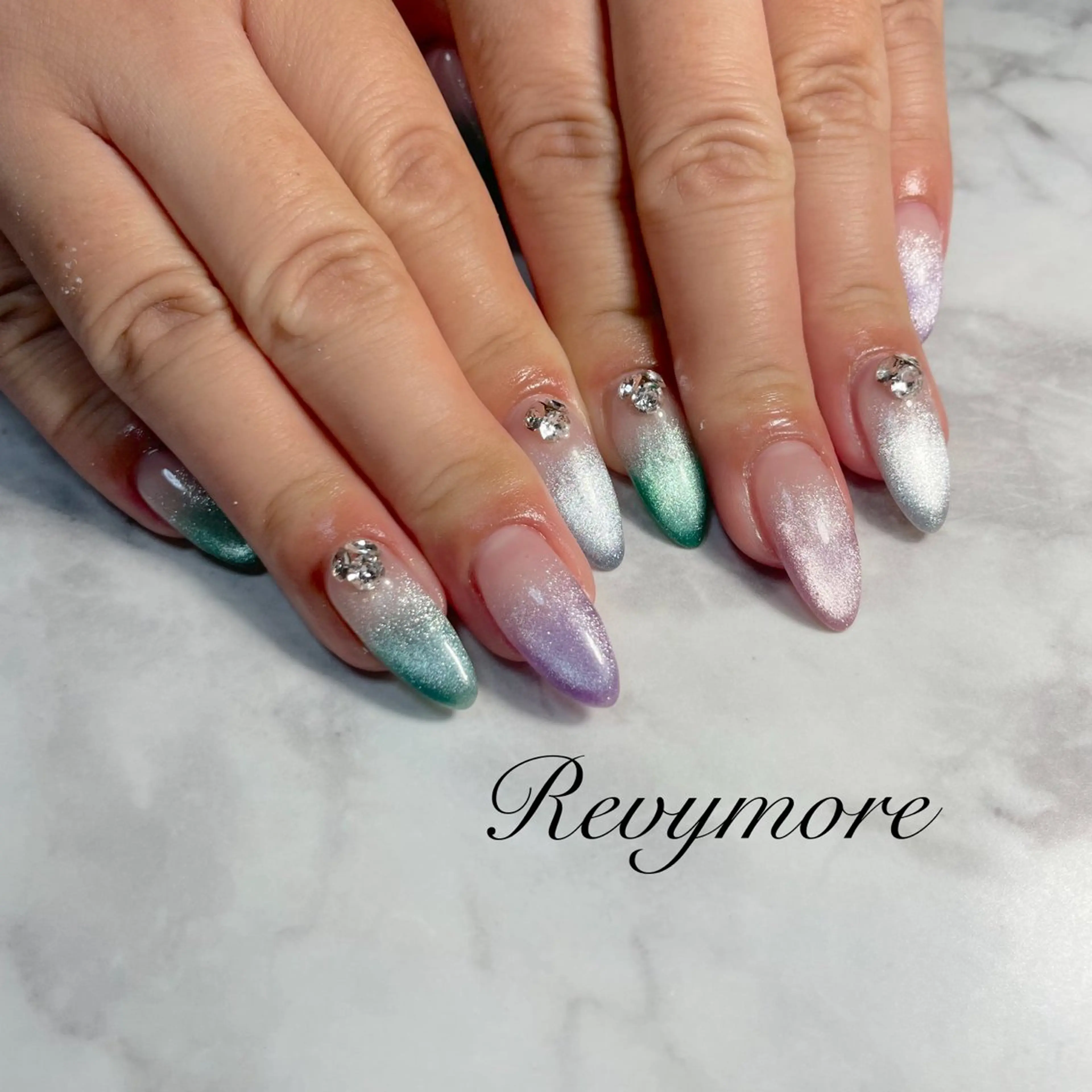 ネイル ジェルネイル グラデーション マグネットネイル ニュアンスネイル オフィスネイル nail salon Revymore所属・nail salon Revymoreのネイルデザイン