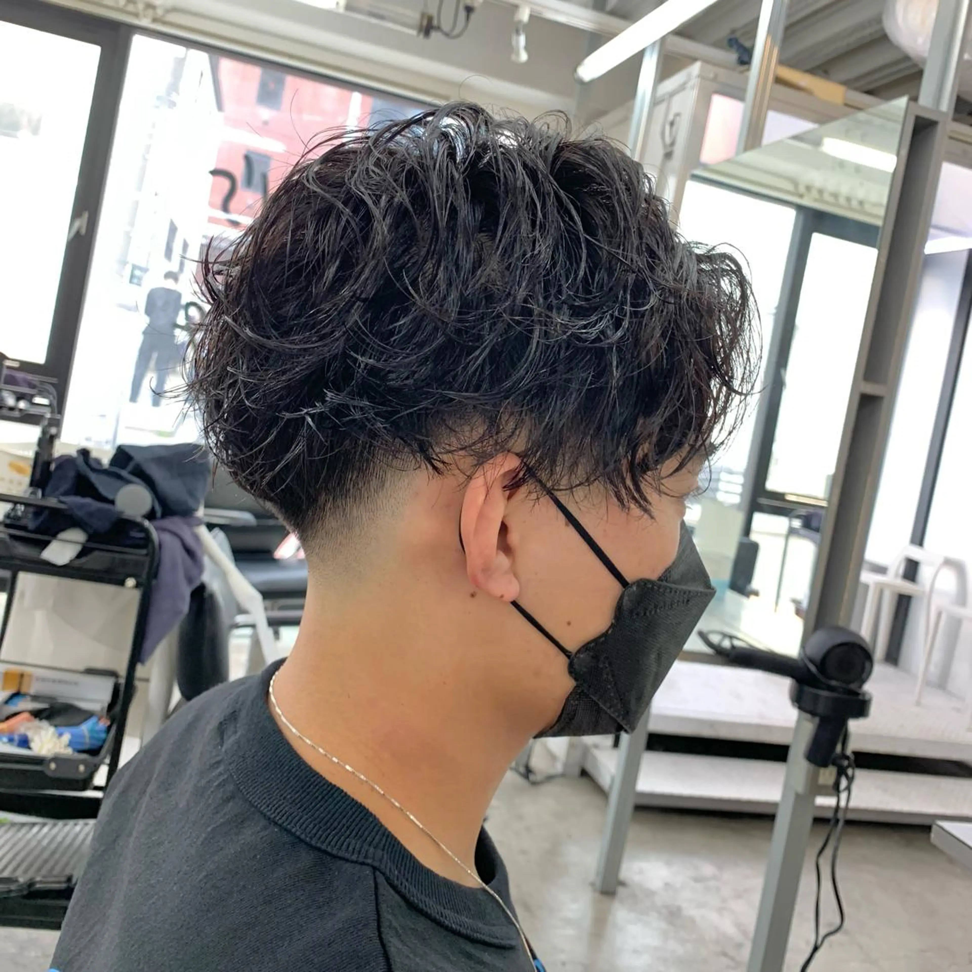 ショート パーマ メンズ センターパート フェードカット カット パーマ メンズ特化美容師/ 藤戸 椋のヘアスタイル