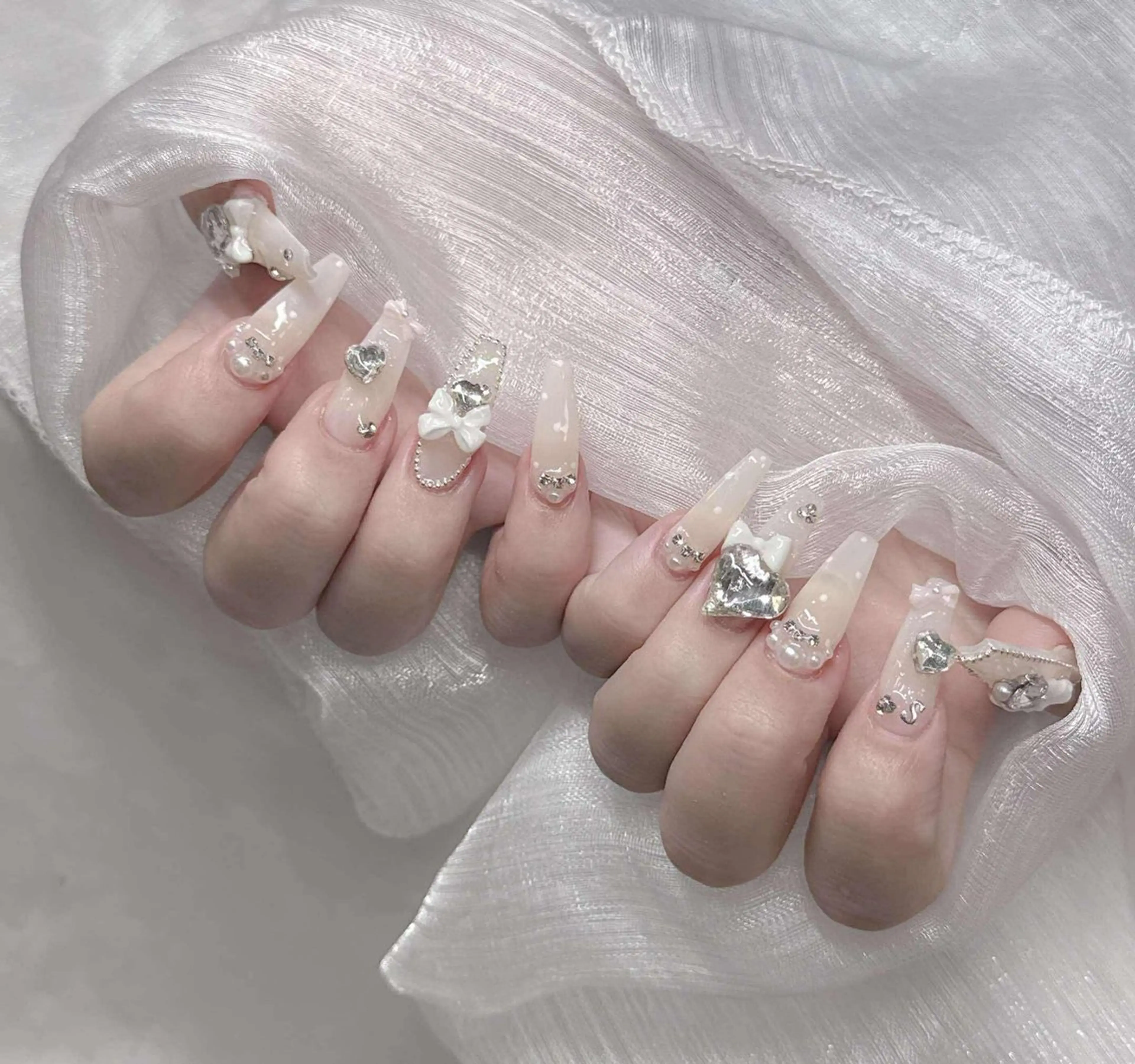 ネイル 長さ出し グラデーション 卒業式 キラキラネイル マグネットネイル ハンドネイル Lee Nailsのネイルデザイン