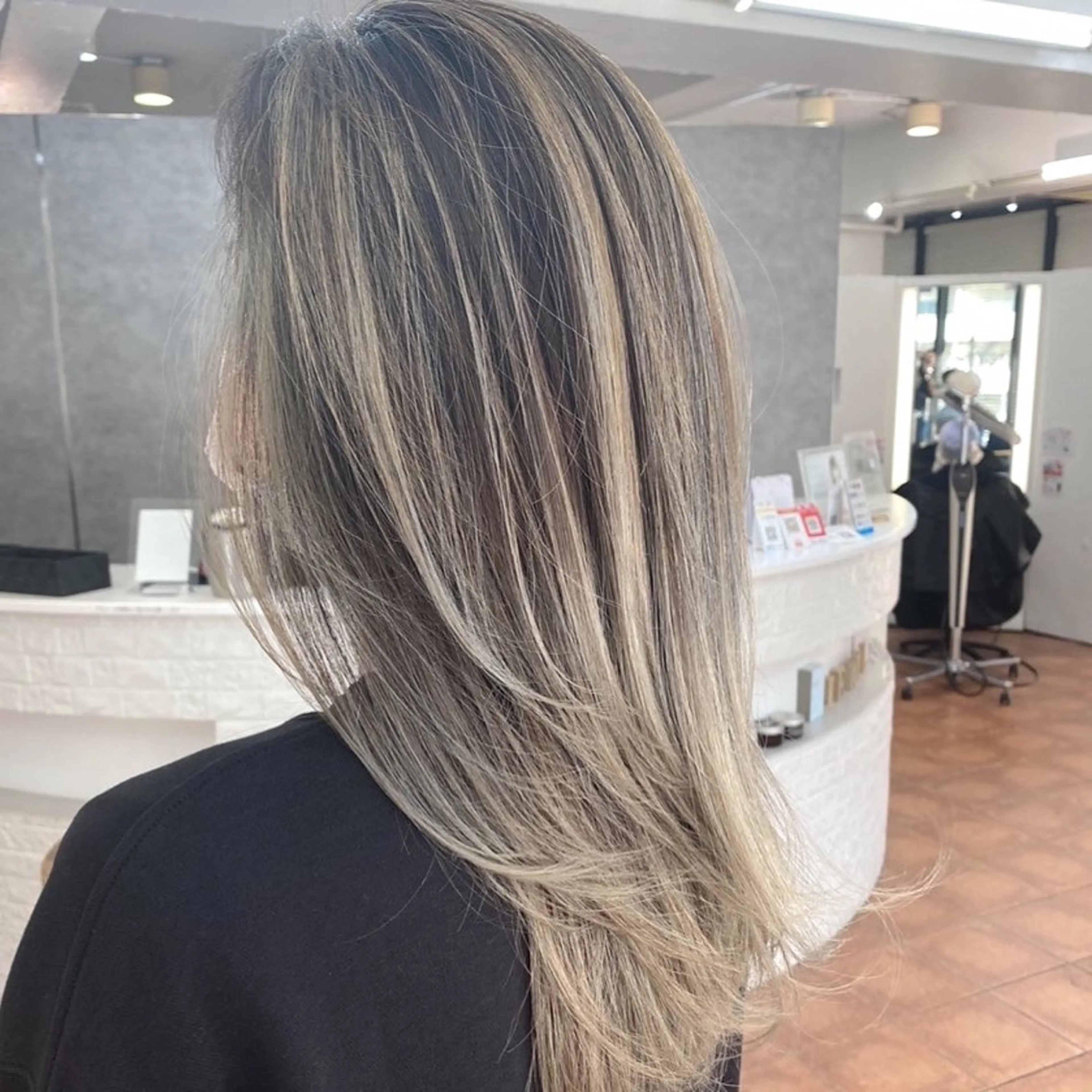 ロング ハイライト レイヤーカット ✨原宿ハイトーン ブリーチ職人菊池のヘアスタイル