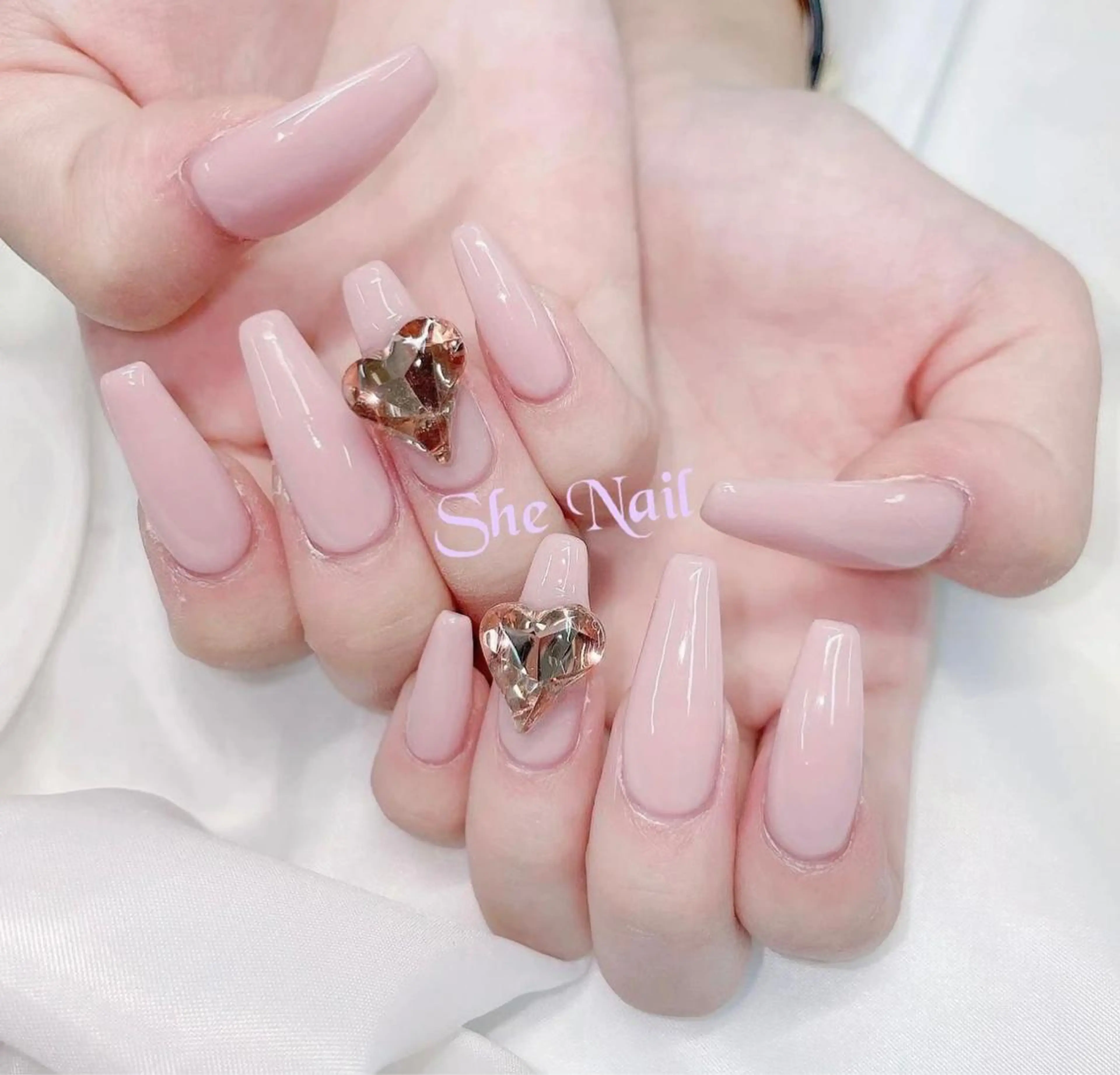 ネイル 長さ出し ワンカラーネイル シンプルネイル ネイルチップ ハンドネイル She   Nail所属・ISA_ BELLAのネイルデザイン