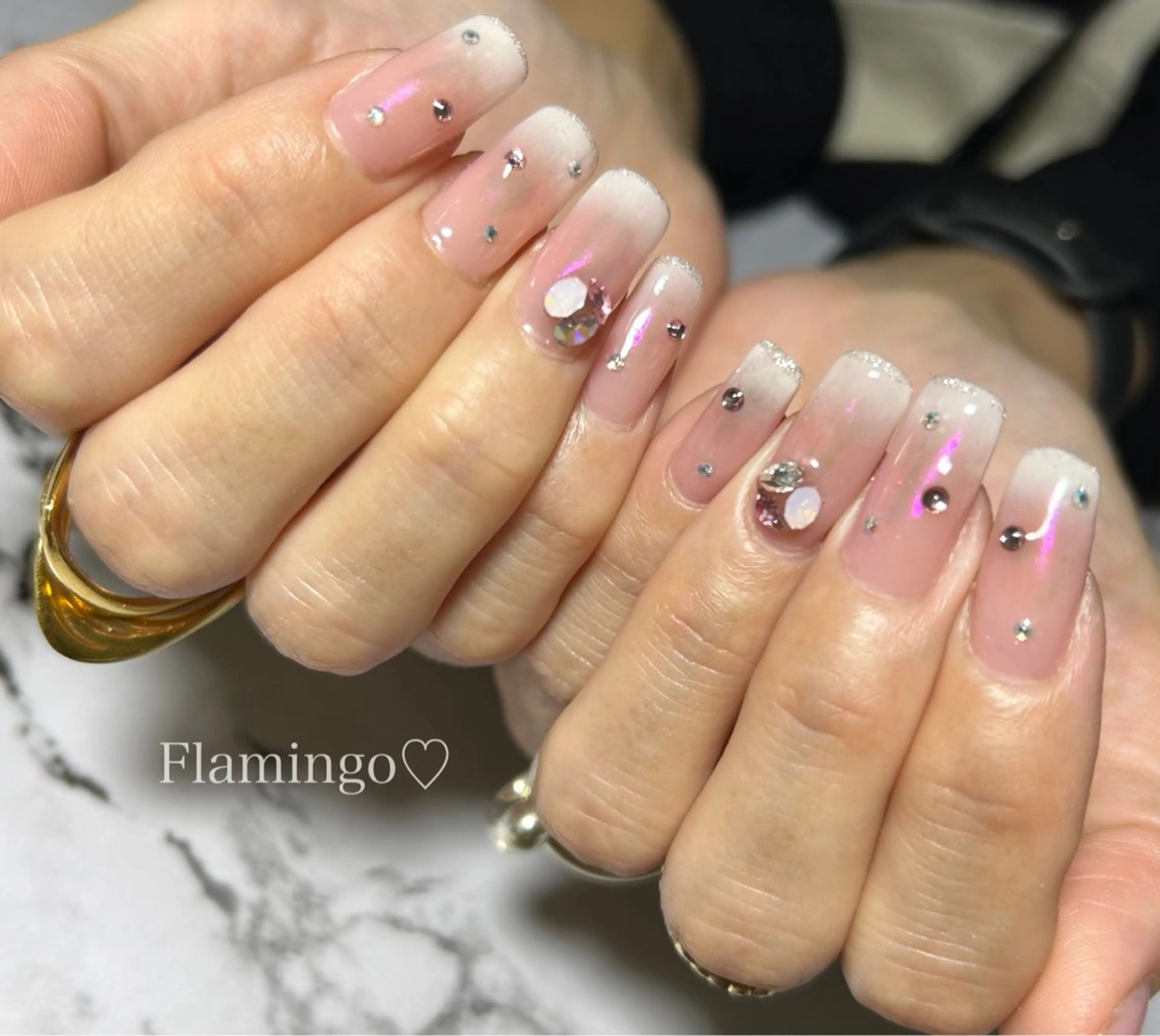 ネイル キラキラネイル ラメ(グリッター) オフィスネイル シンプルネイル ハンドネイル シンプル／上品／爪育 ☺︎Flamingoのネイルデザイン