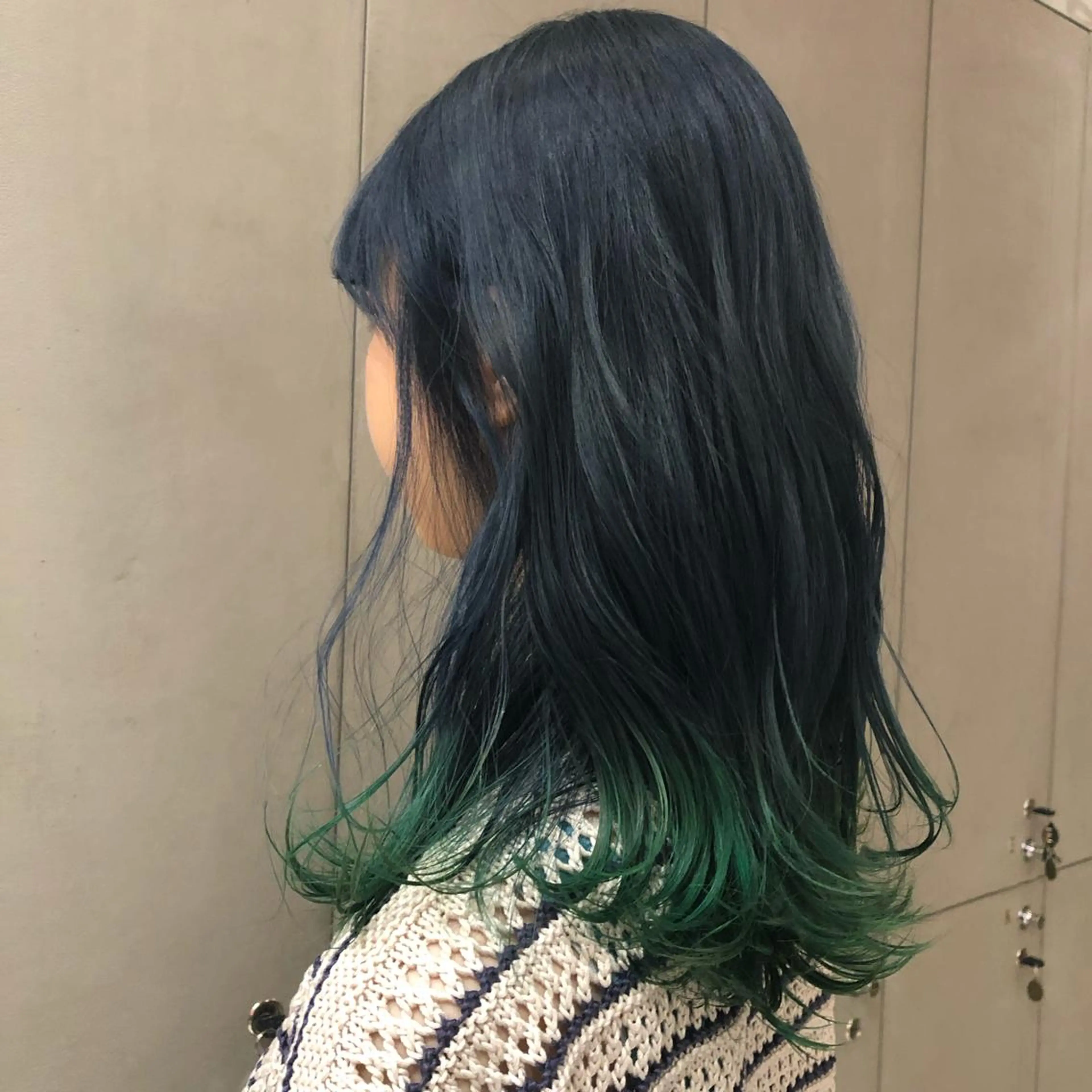 セミロング カラー 古屋 花織のヘアスタイル