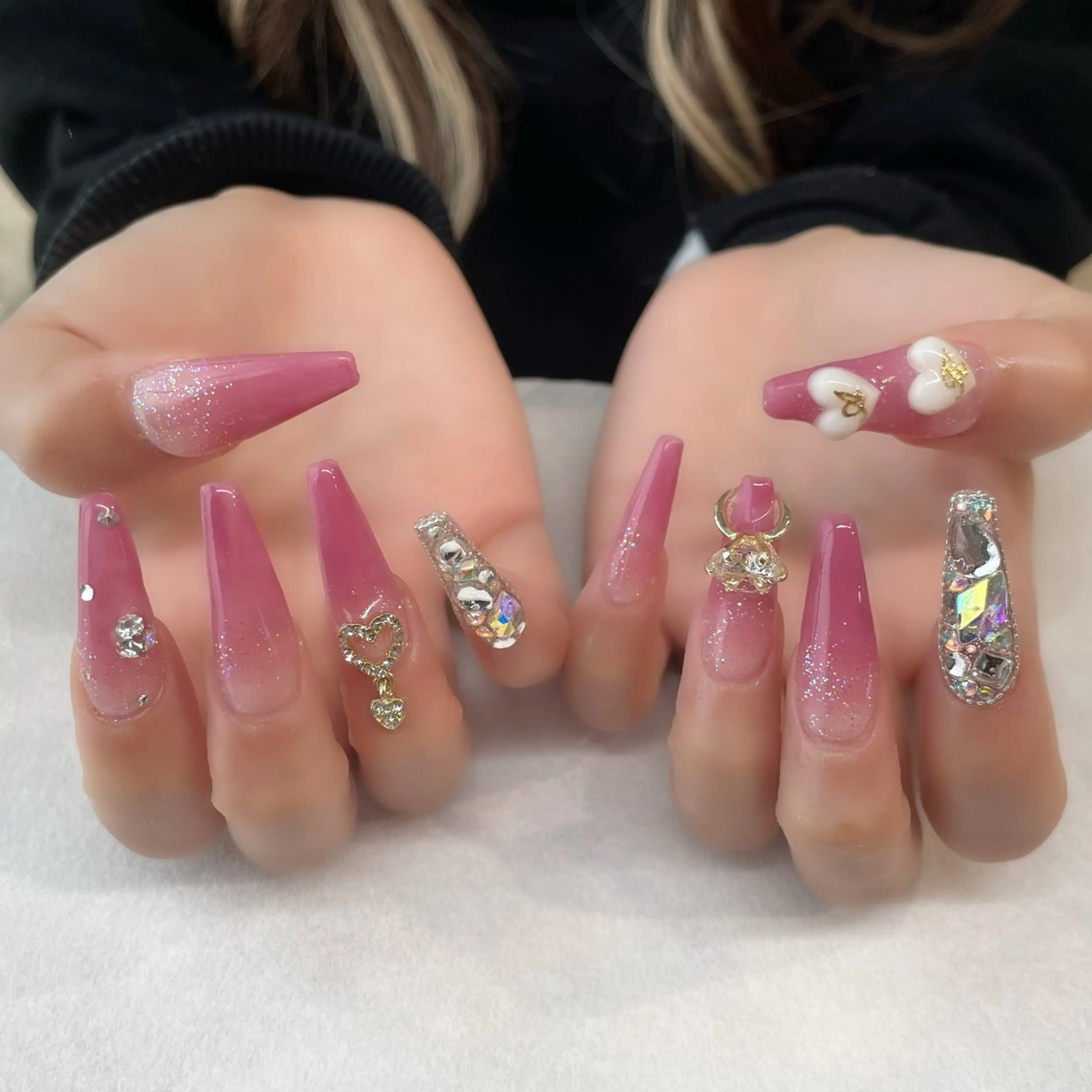 ネイル ハンドネイル 🌈🐰 saki. m 🐰🌈のネイルデザイン