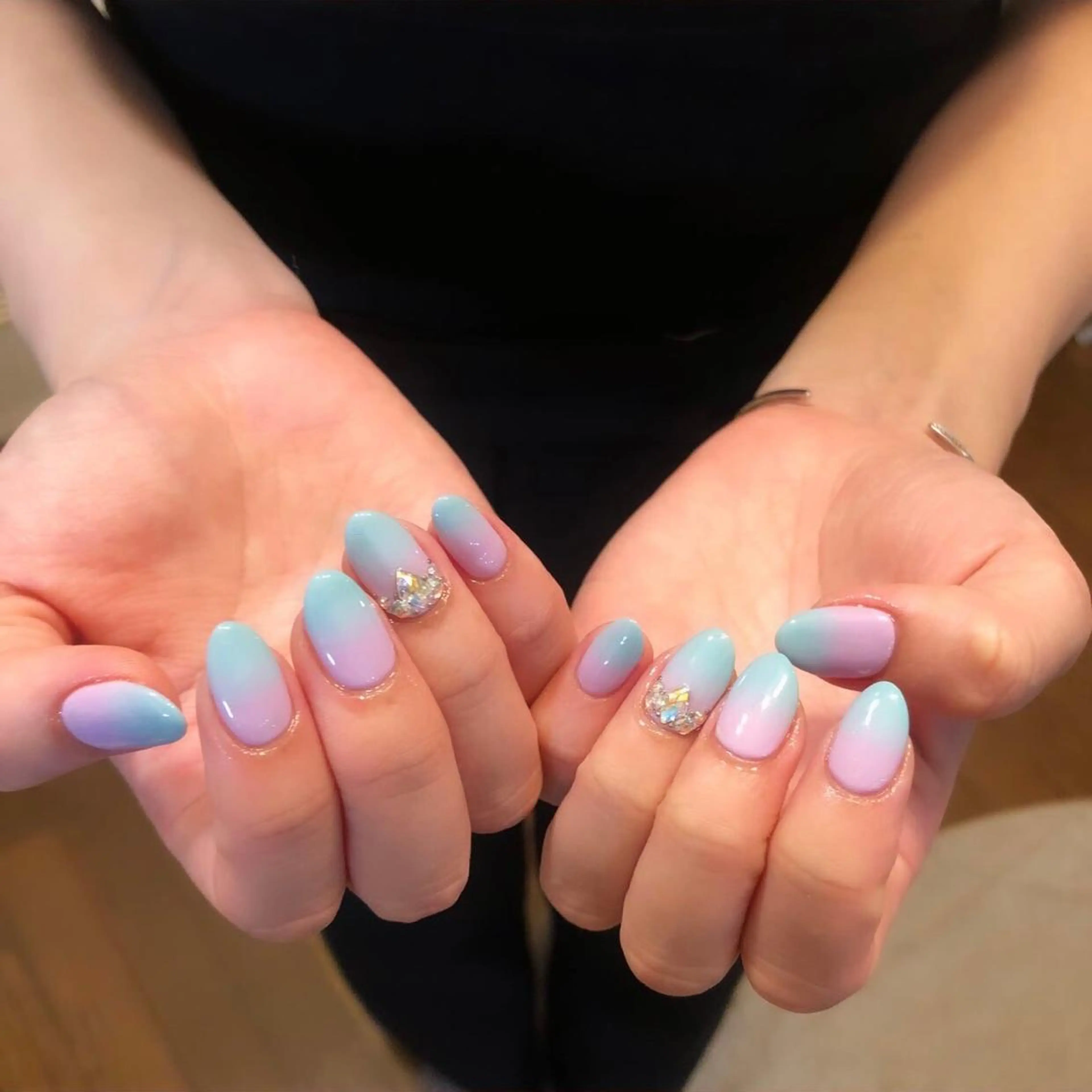 ネイル ハンドネイル フットネイル ハンドケア Nes.Nail所属・Miyagi Asamiのネイルデザイン