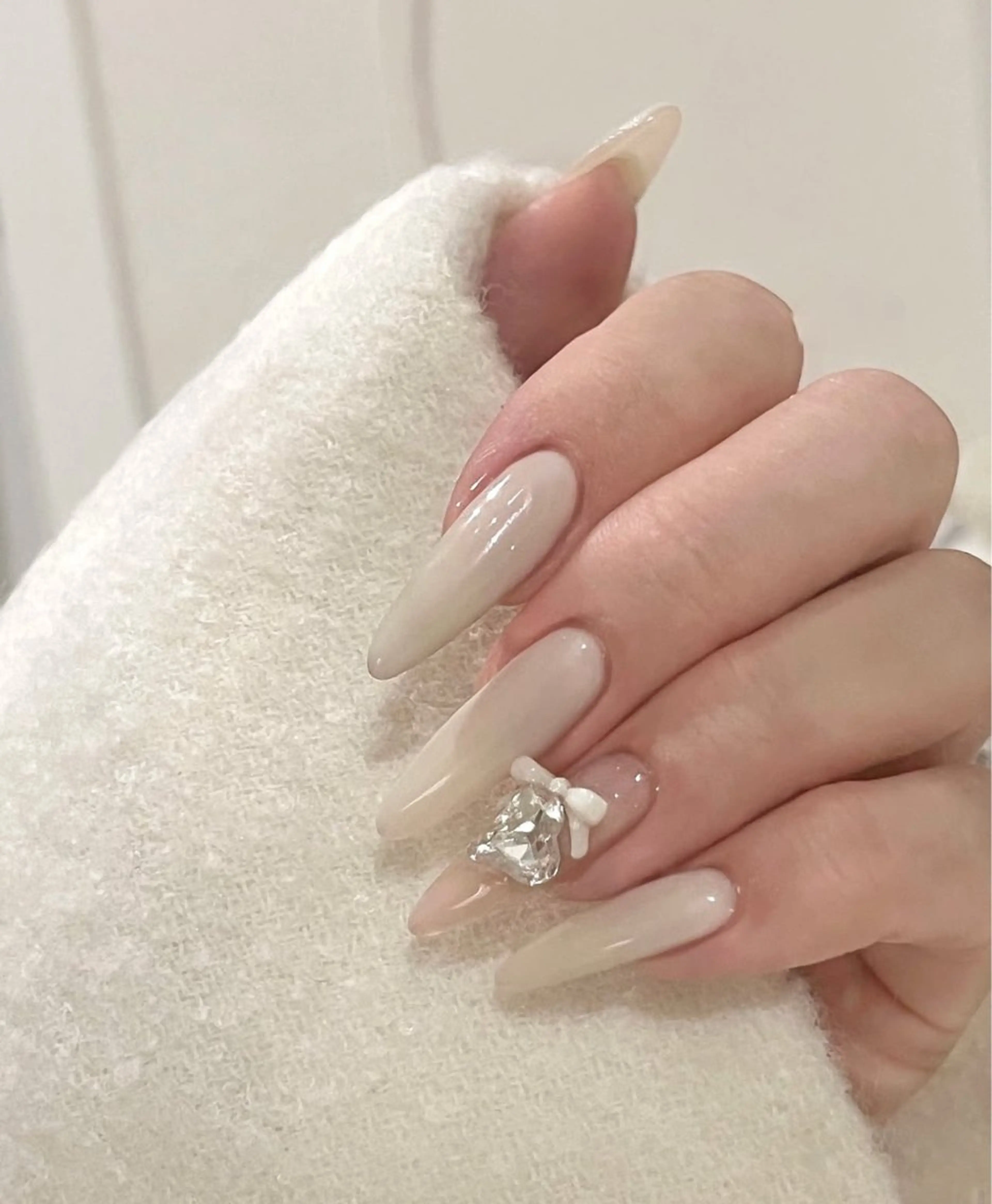 ネイル アニマル柄 オーロラネイル チークネイル フラッシュネイル ジェルネイル ハンドネイル Lina所属・Hina 池袋 長だしチップ専門店のネイルデザイン