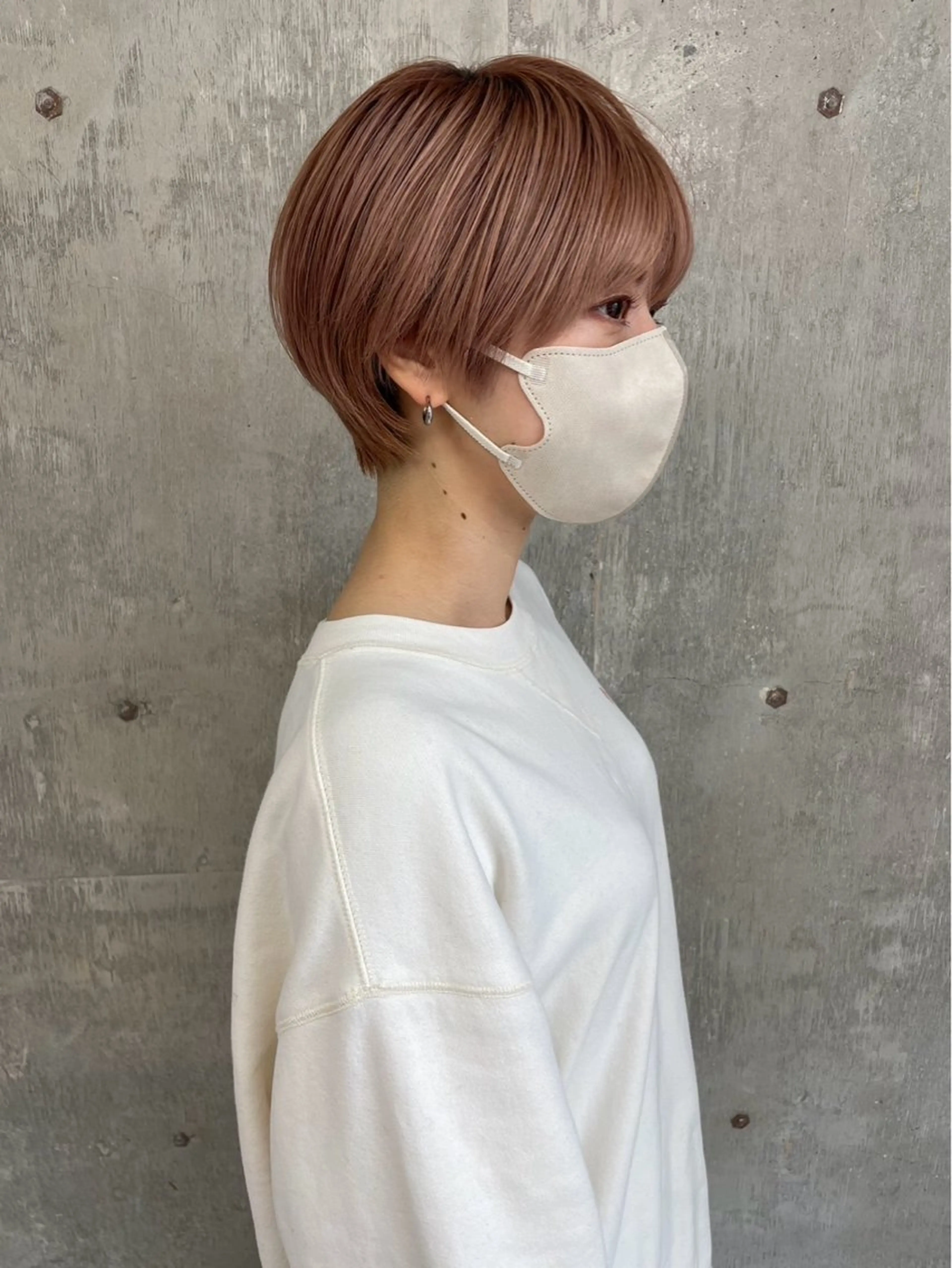 ショート ヘアカラー 鈴木瑛里／ブロンド ベージュ／ピンクのヘアスタイル