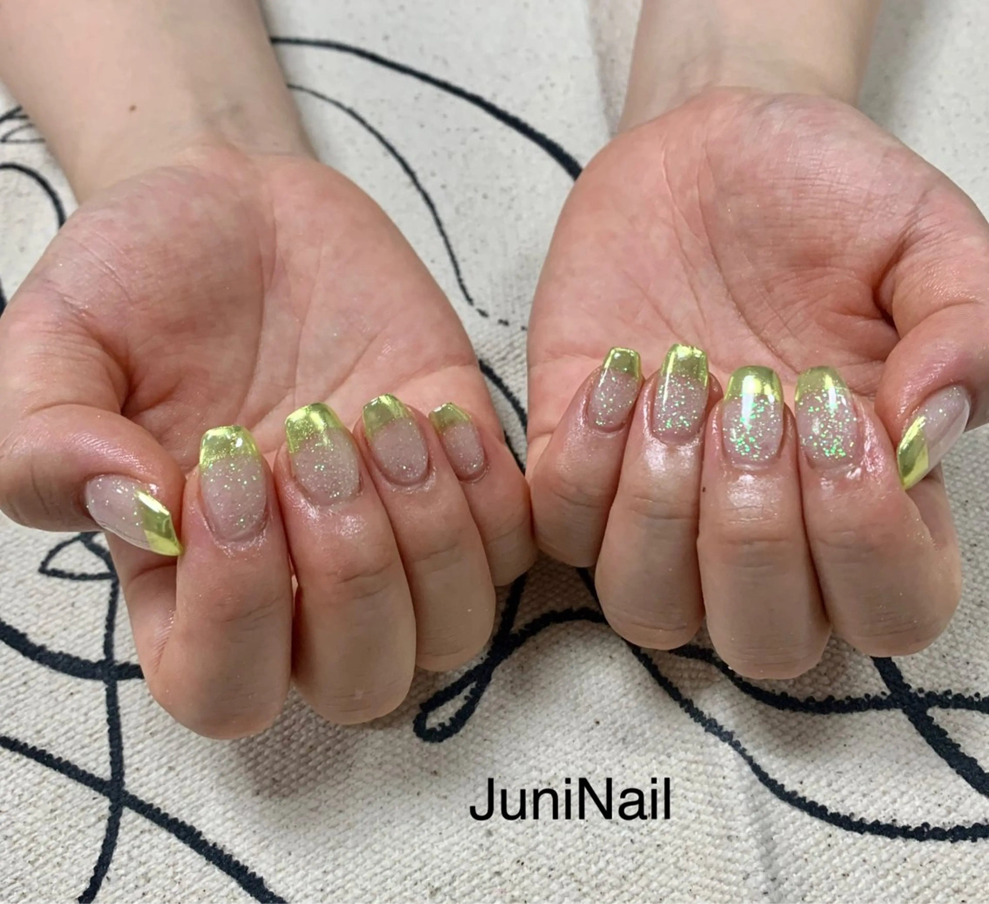 ネイル オーロラネイル クリアネイル フラッシュネイル 氷ネイル・うるうるネイル キラキラネイル ハンドネイル JuniNail 주니네일🇰🇷suのネイルデザイン