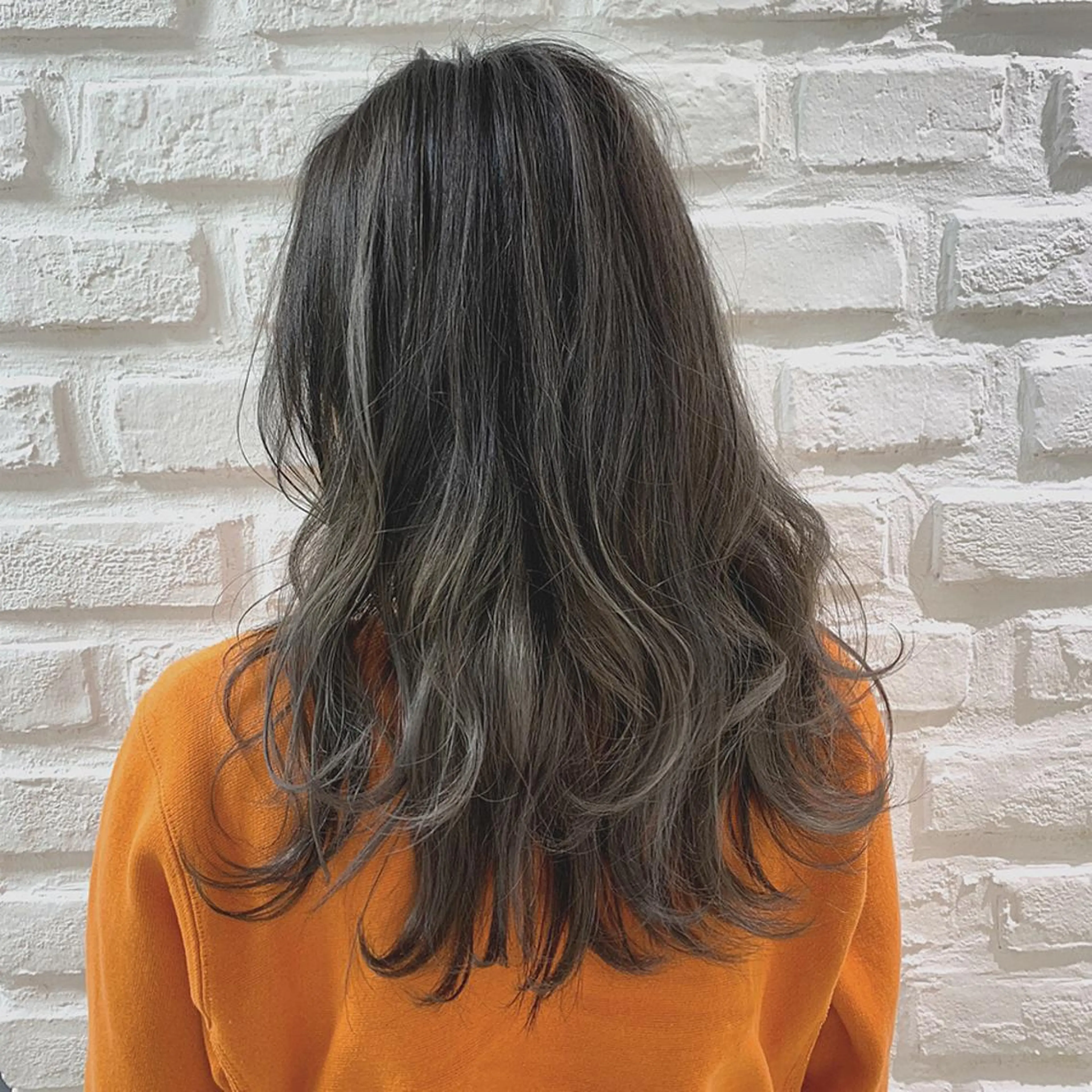 ロング カラー バレイヤージュ ブリーチ グラデーションカラー グレージュ ハイライトカラー ヘアカラー トリートメント 【デザインカラー】 粥川佳日望のヘアスタイル