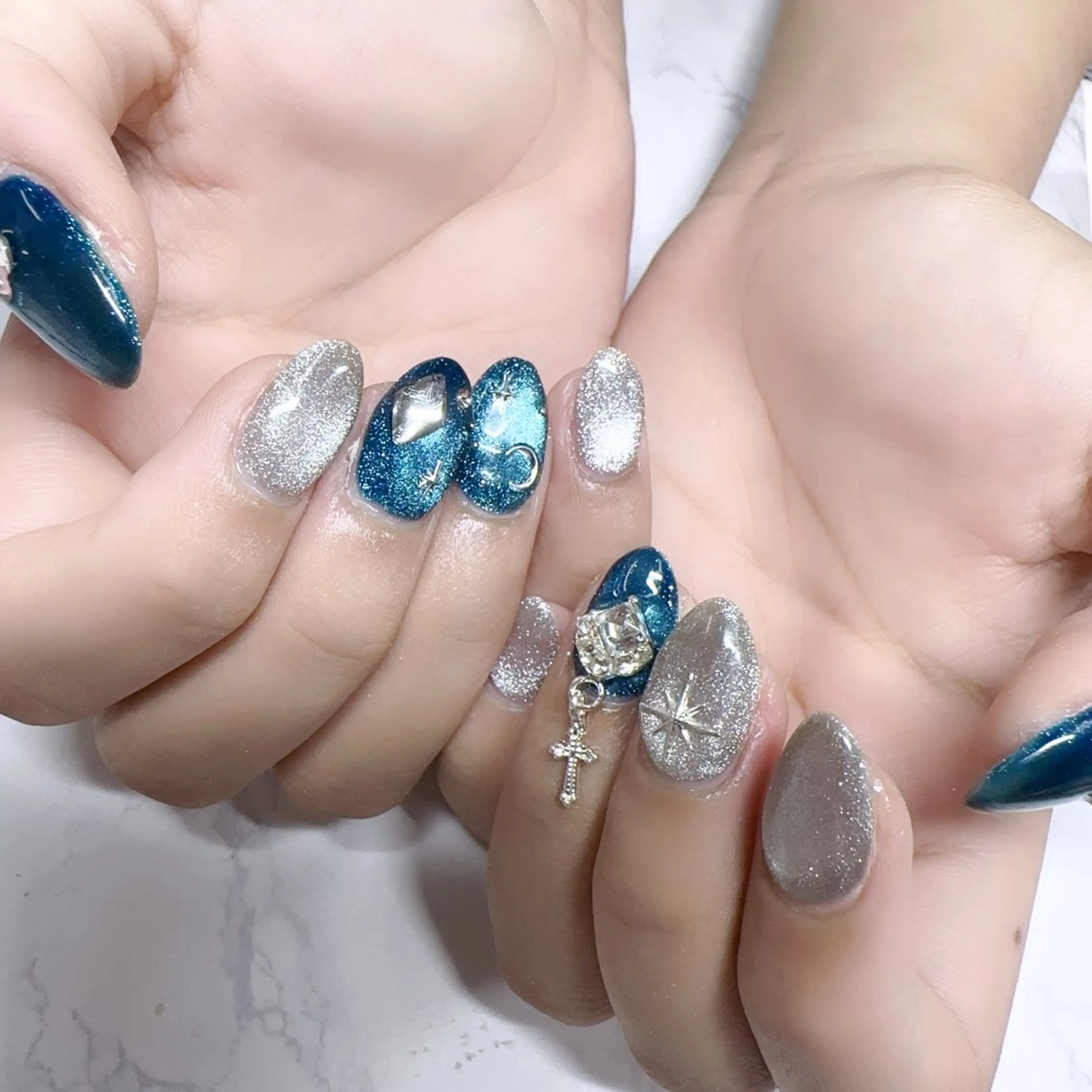 【100種⚜️】マグネットネイル45分¥3980の写真