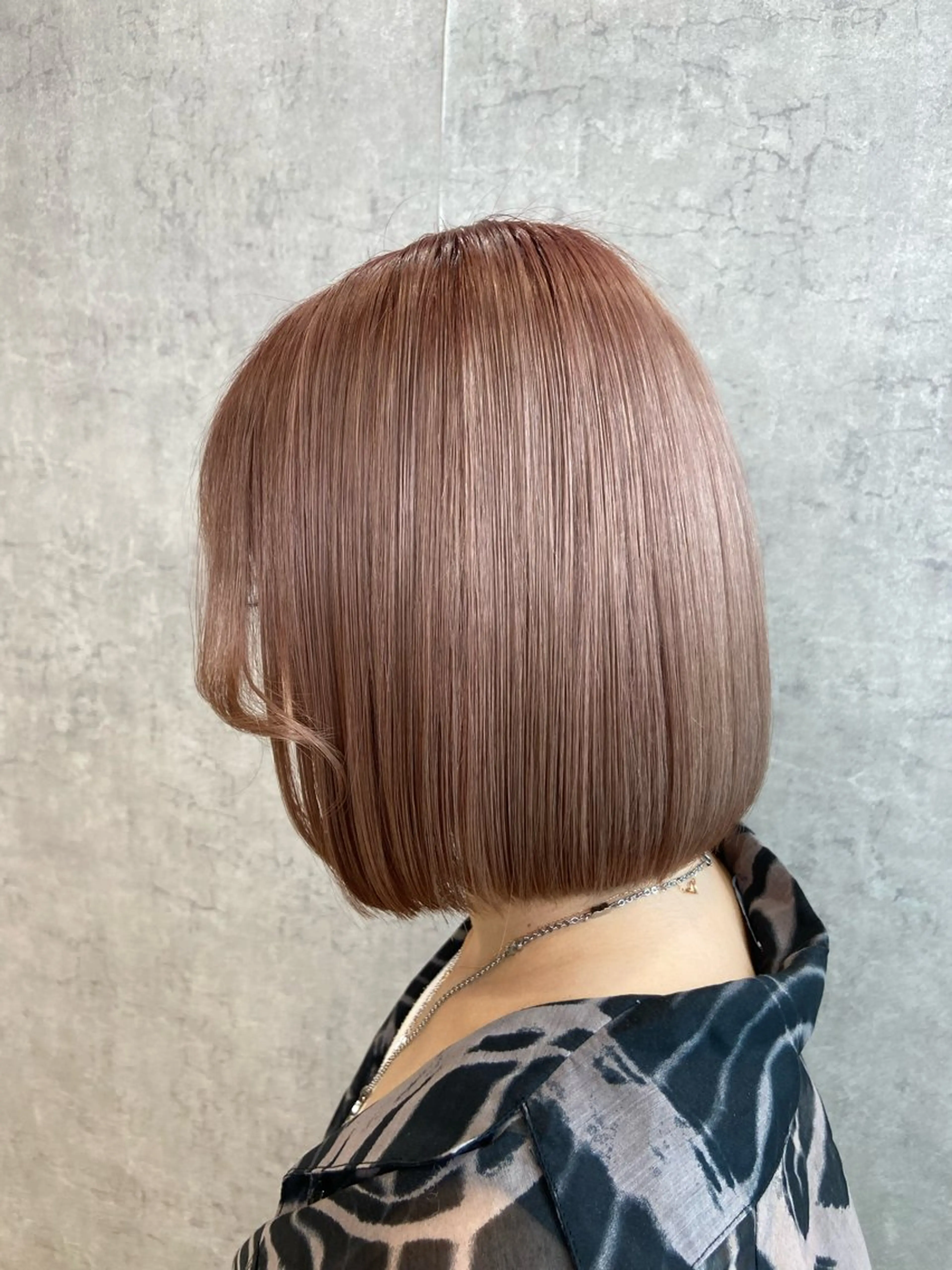 ショート ボブ Hirona ベージュ/暖色カラーのヘアスタイル