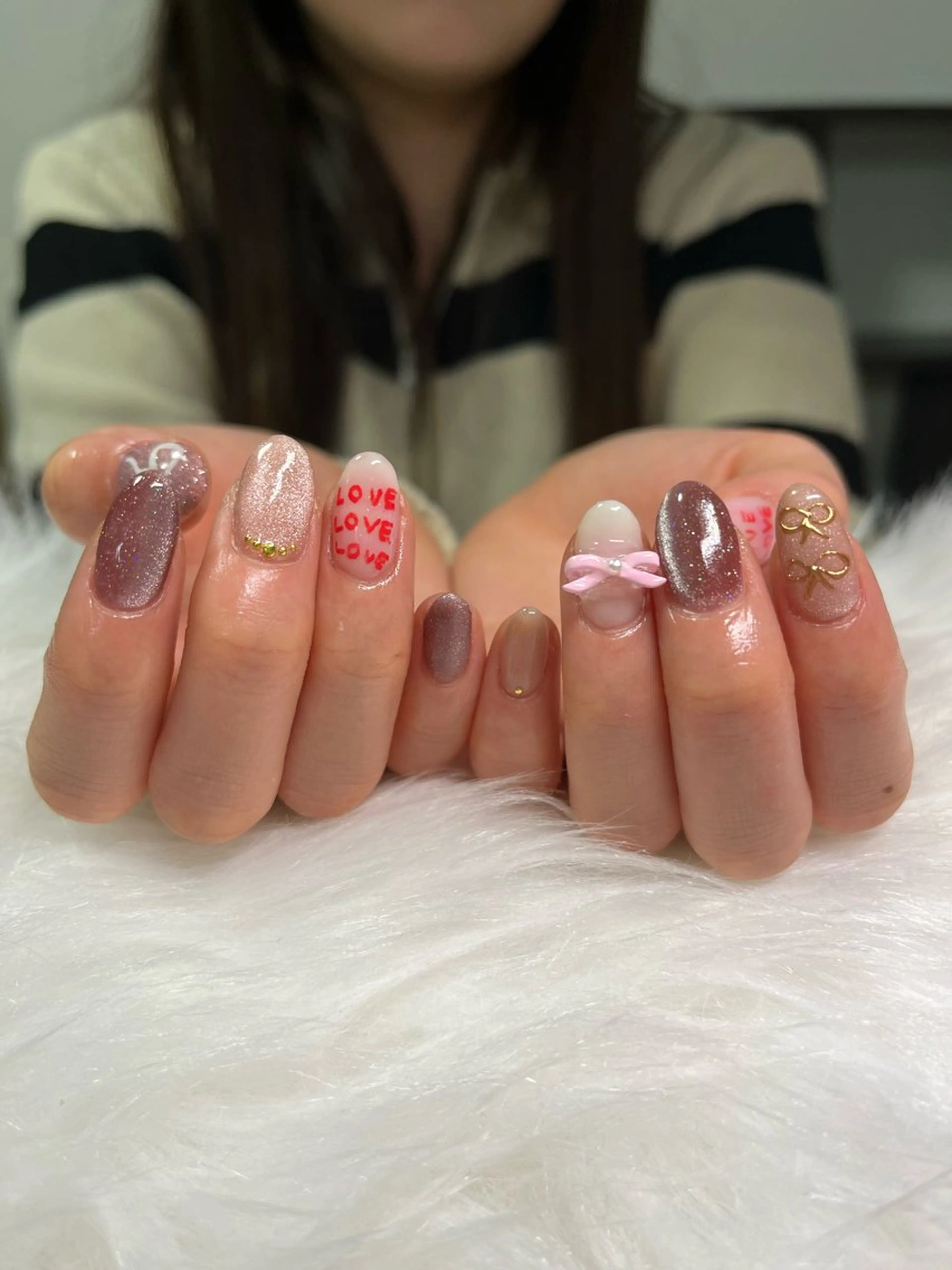 ネイル アートネイル チークネイル マグネットネイル 赤色 ハンドネイル 🏠自宅 サロン💅natsuのネイルデザイン