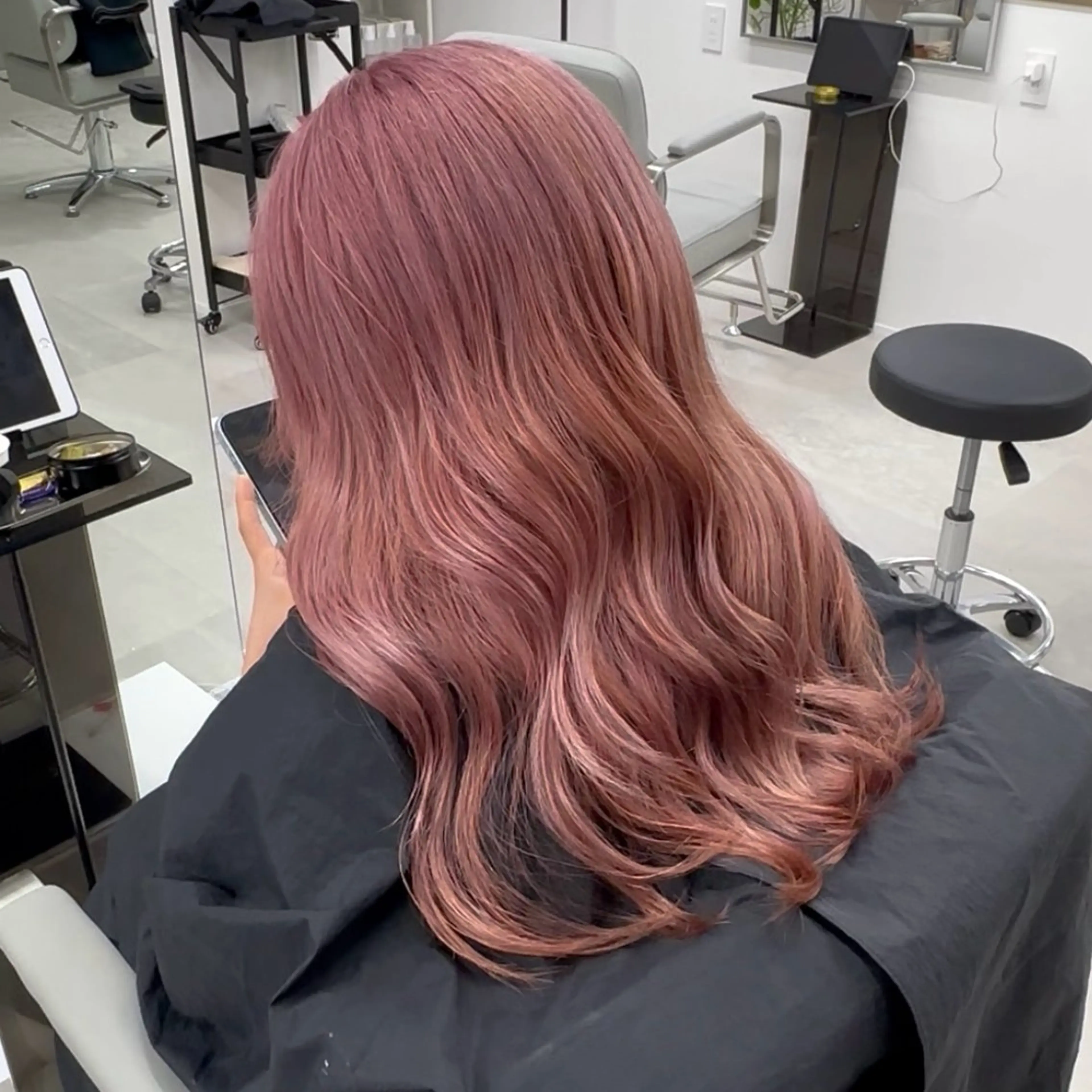セミロング カラー ヘアカラー トリートメント REAL 心斎橋所属・ハイトーン/ベージュ /デザイン🦋ナツミのヘアスタイル