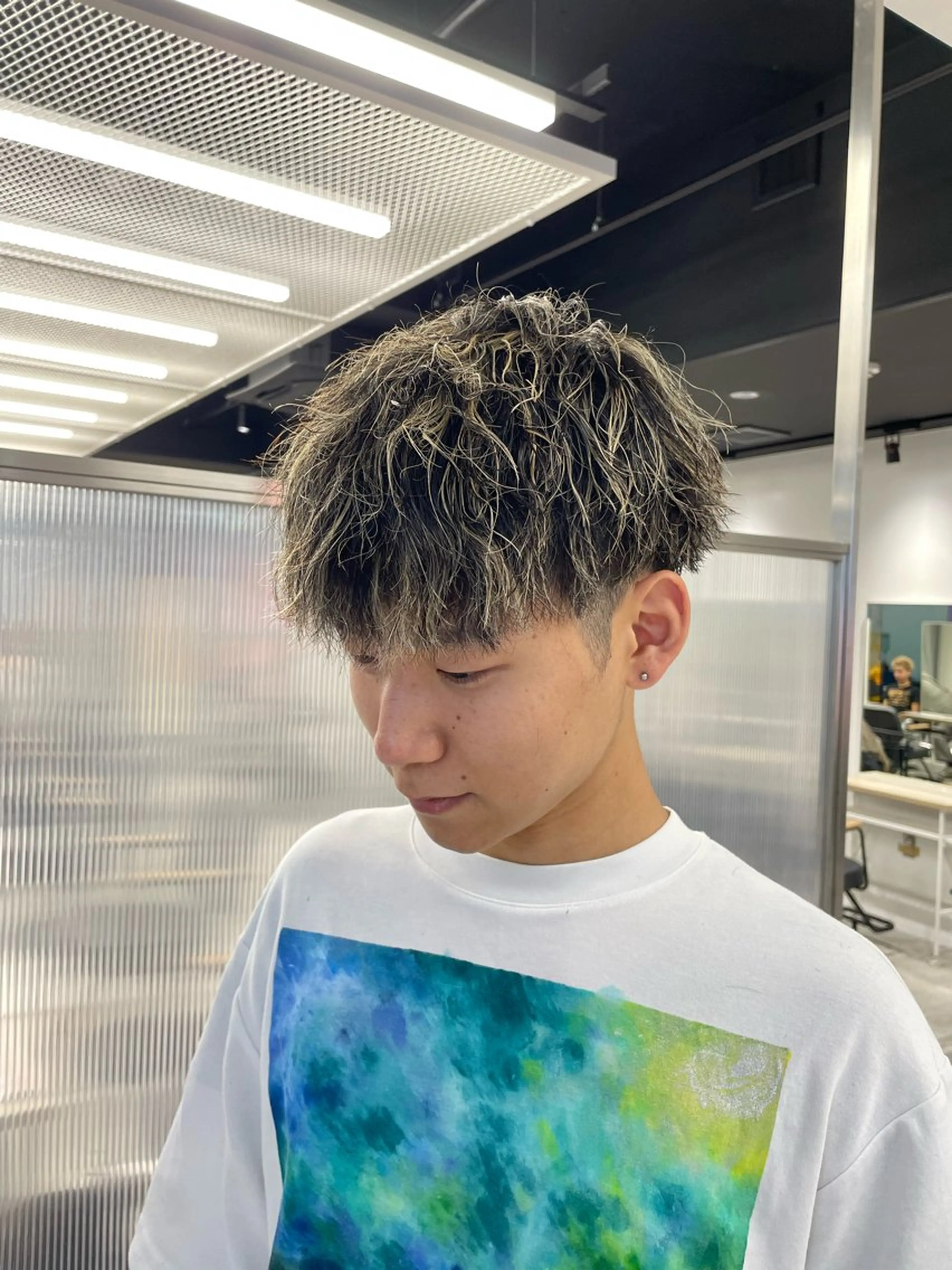 ショート カラー パーマ メンズ メンズメッシュ メンズパーマ メンズツイストパーマ 波巻きパーマ メッシュ カット パーマ カラーモデル⚡️ REONのヘアスタイル