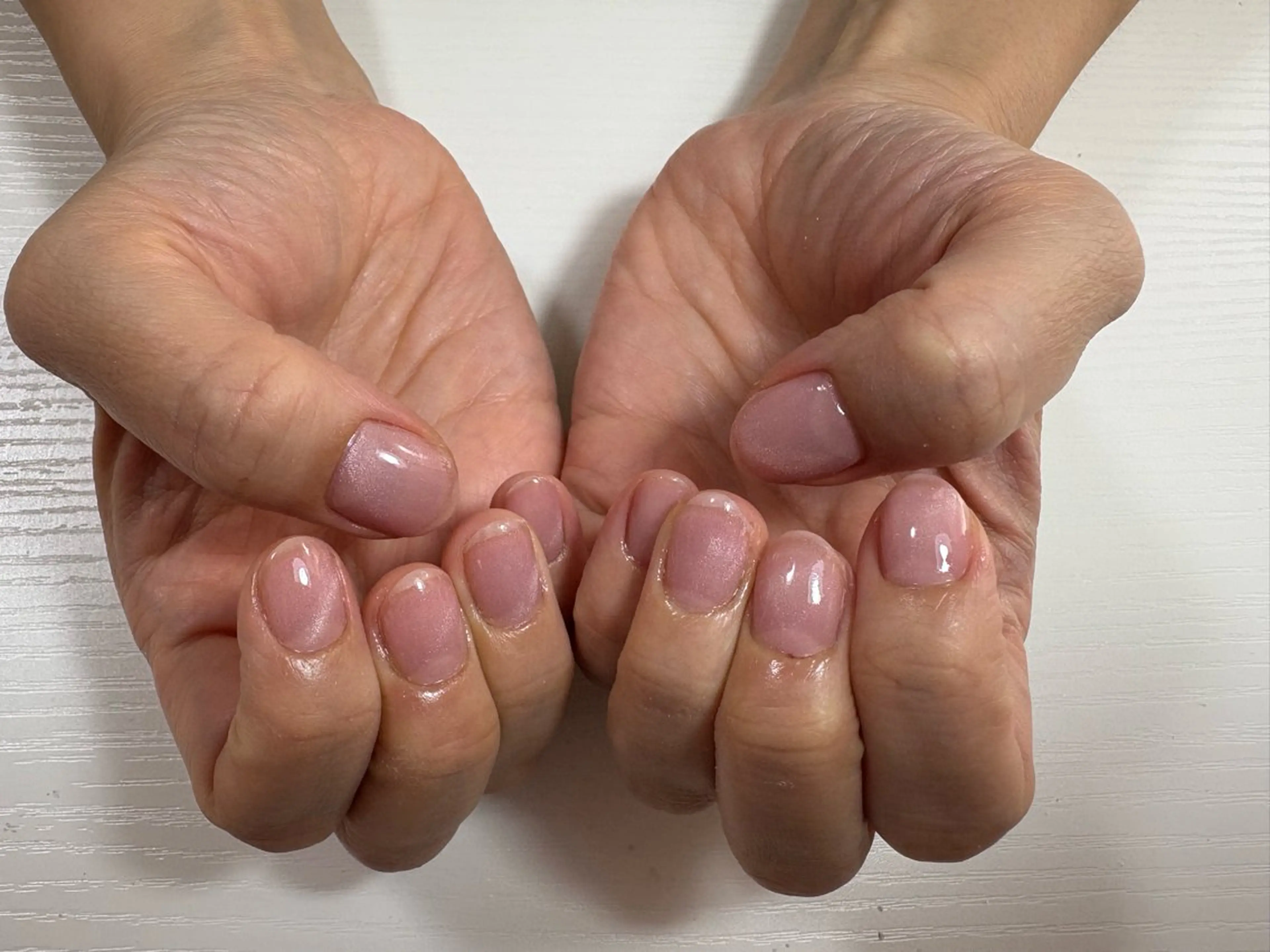 ネイル 氷ネイル・うるうるネイル 韓国ネイル マグネットネイル ニュアンスネイル ワンカラーネイル WHITE NAIL 難波店所属・荒木 綾花のネイルデザイン