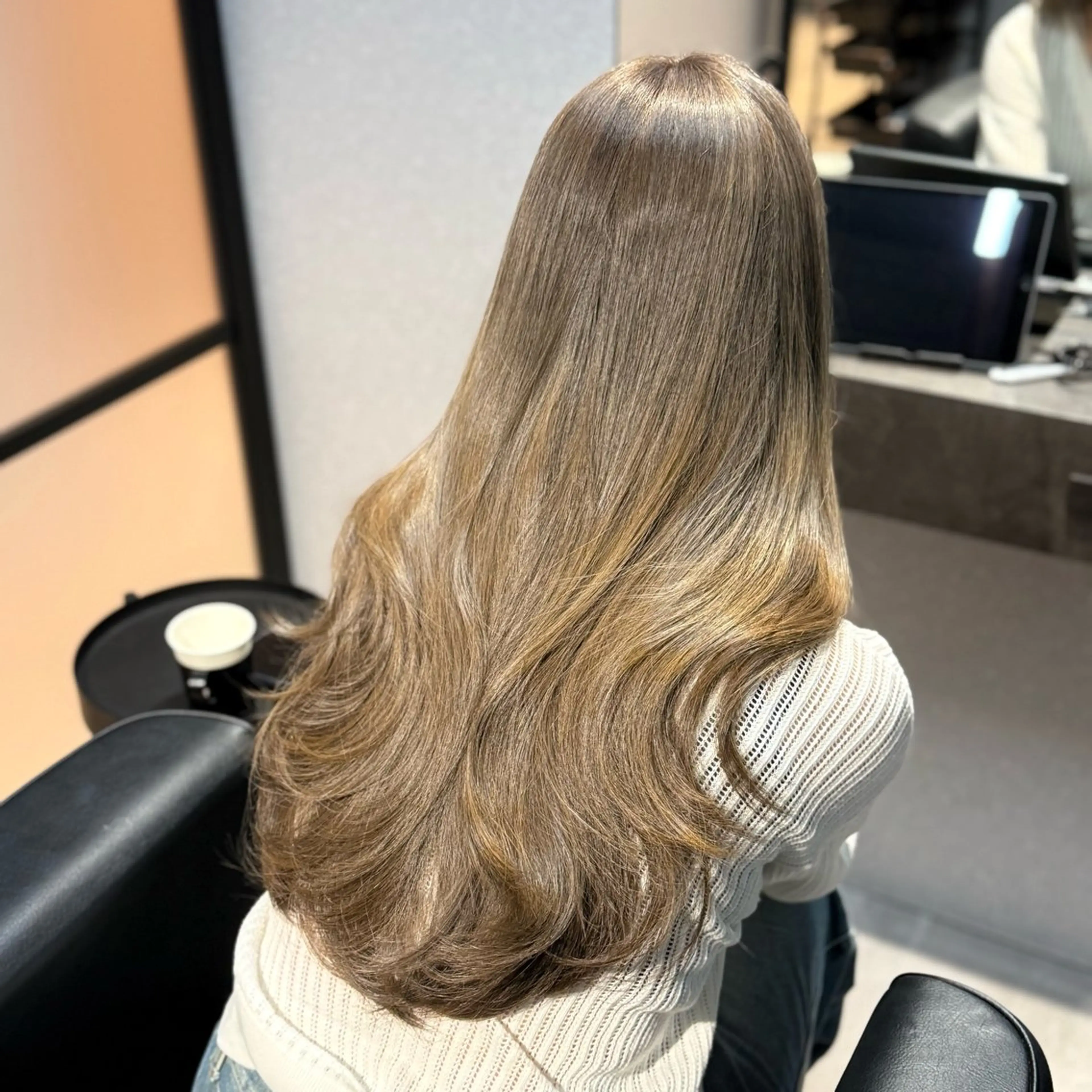 ロング カラー 黒髪 透明感カラー グレージュ オリーブカラー 髪質改善 ヘアカラー トリートメント ケアブリーチ Ⅰ 髪質改善カラーのヘアスタイル