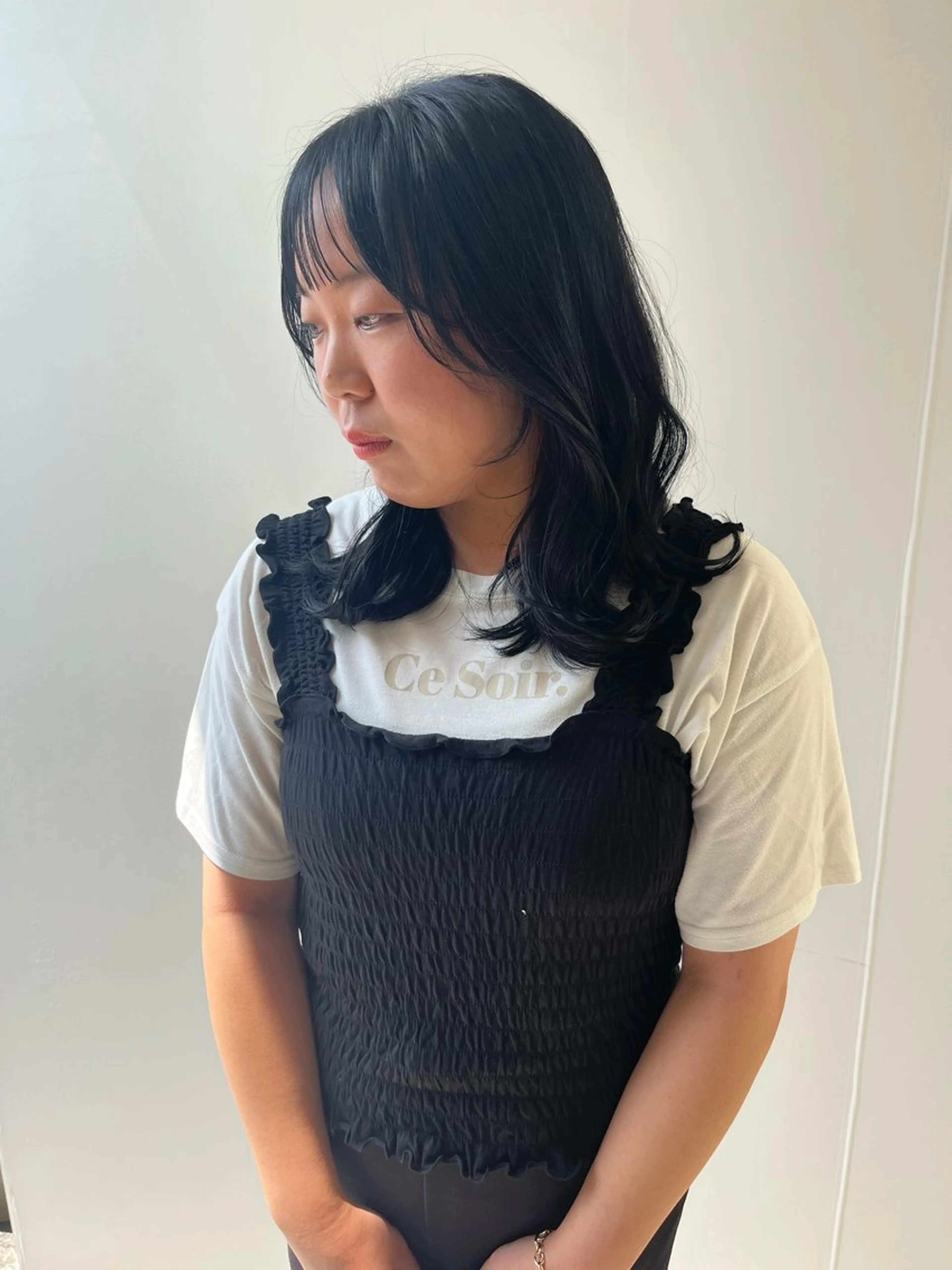 セミロング カット 松本 茜のヘアスタイル