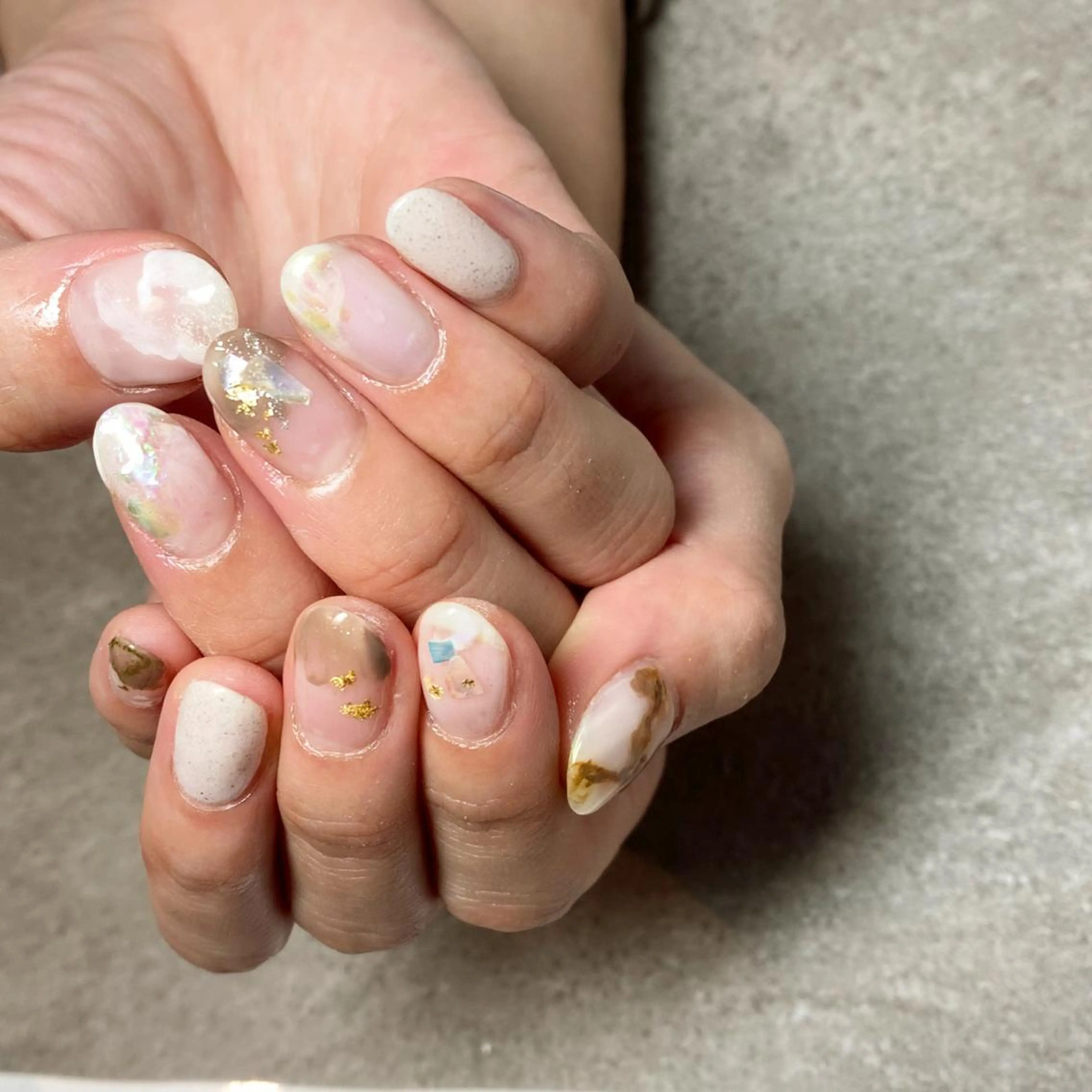 ネイル ニュアンスネイル ホワイト 冬ネイル ハンドネイル ネイルサロン Lafuのネイルデザイン