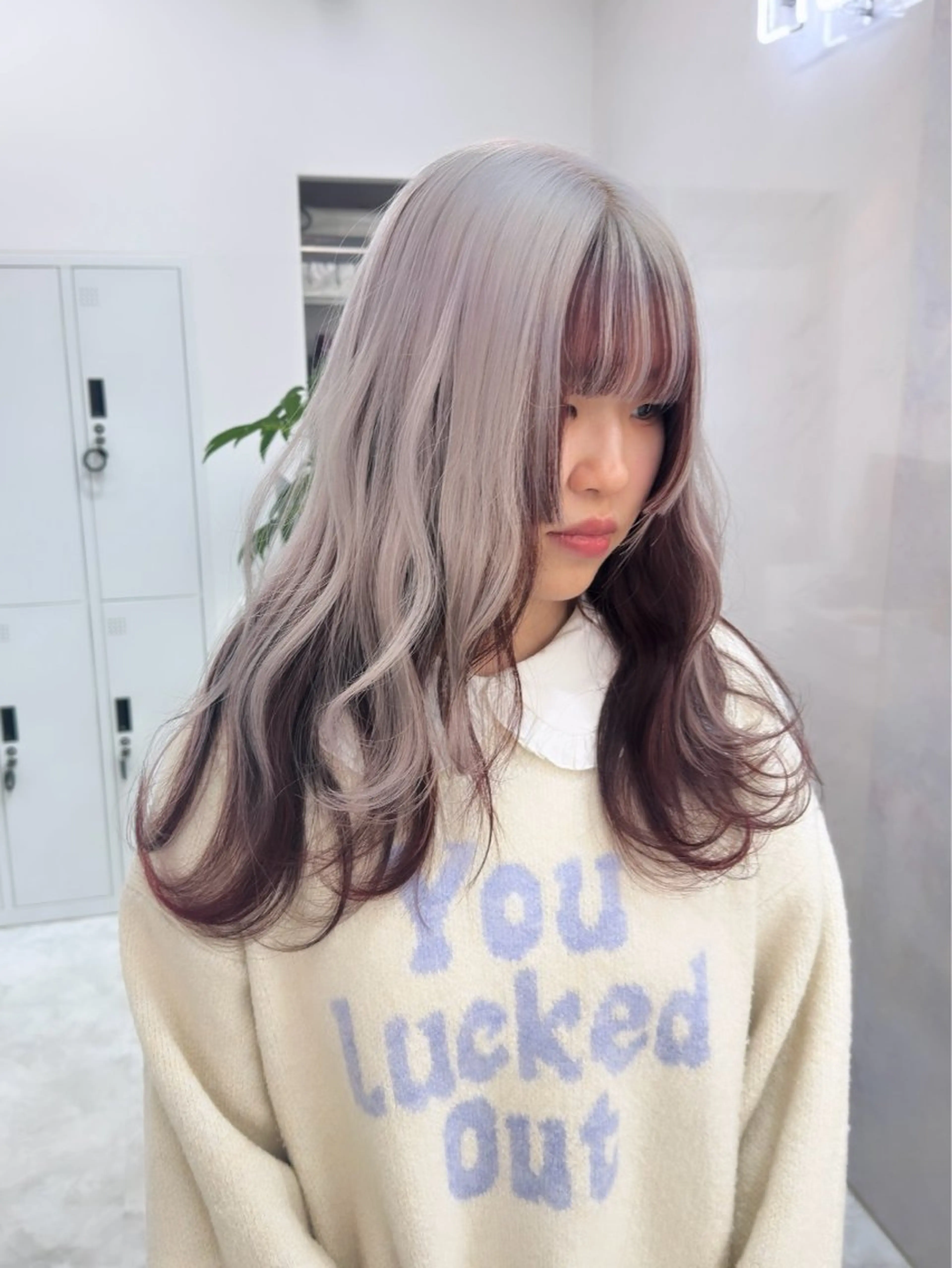 ロング カラー デザインカラー インナーカラー レッドカラー シルバー ヘアカラー トリートメント 🩵艶ハイトーン 🩵 𝓨𝓤𝓤のヘアスタイル