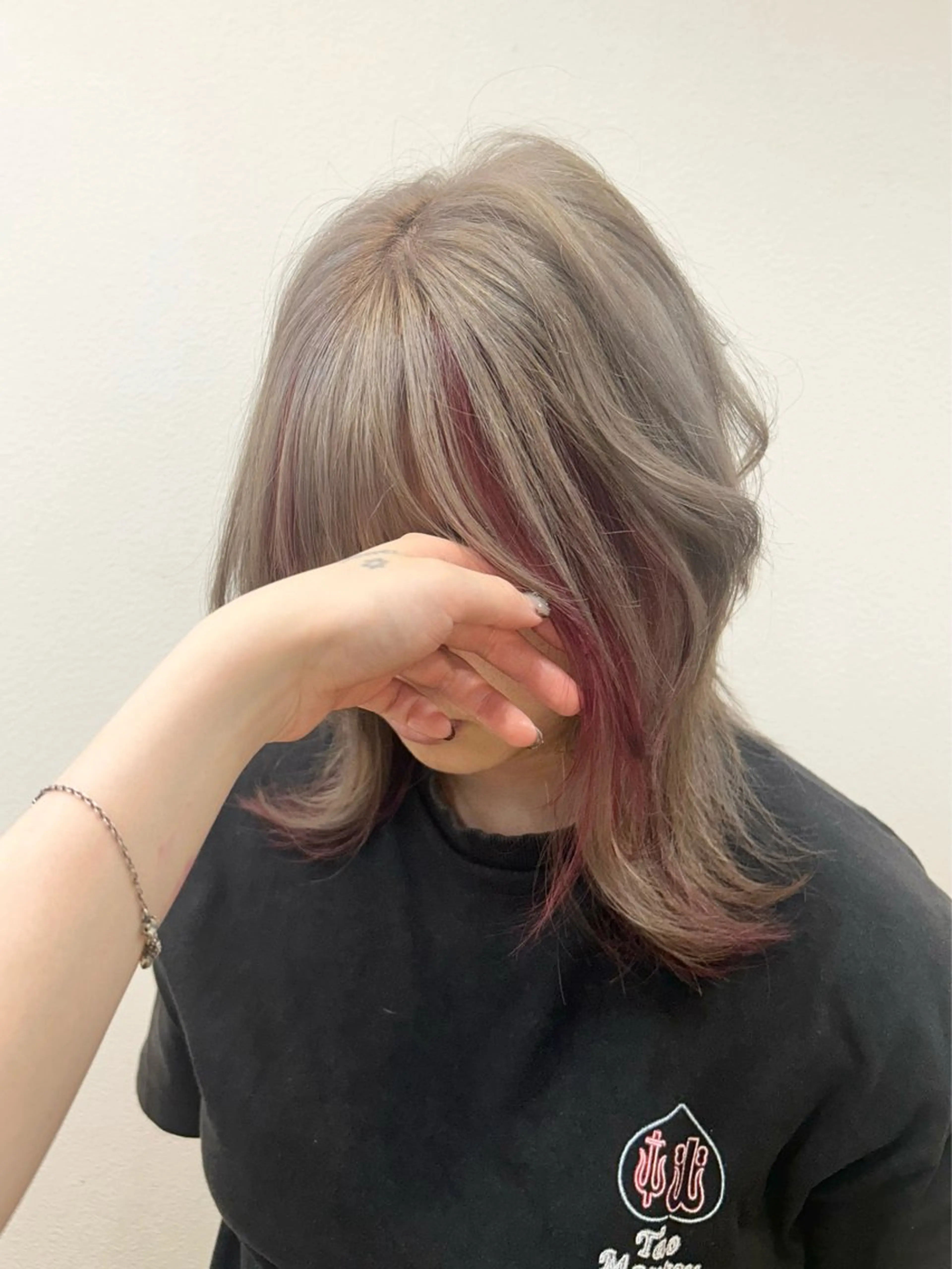 ミディアム カラー デザインカラー カット ヘアカラー トリートメント Maya🦋 ハイトーン特化のヘアスタイル