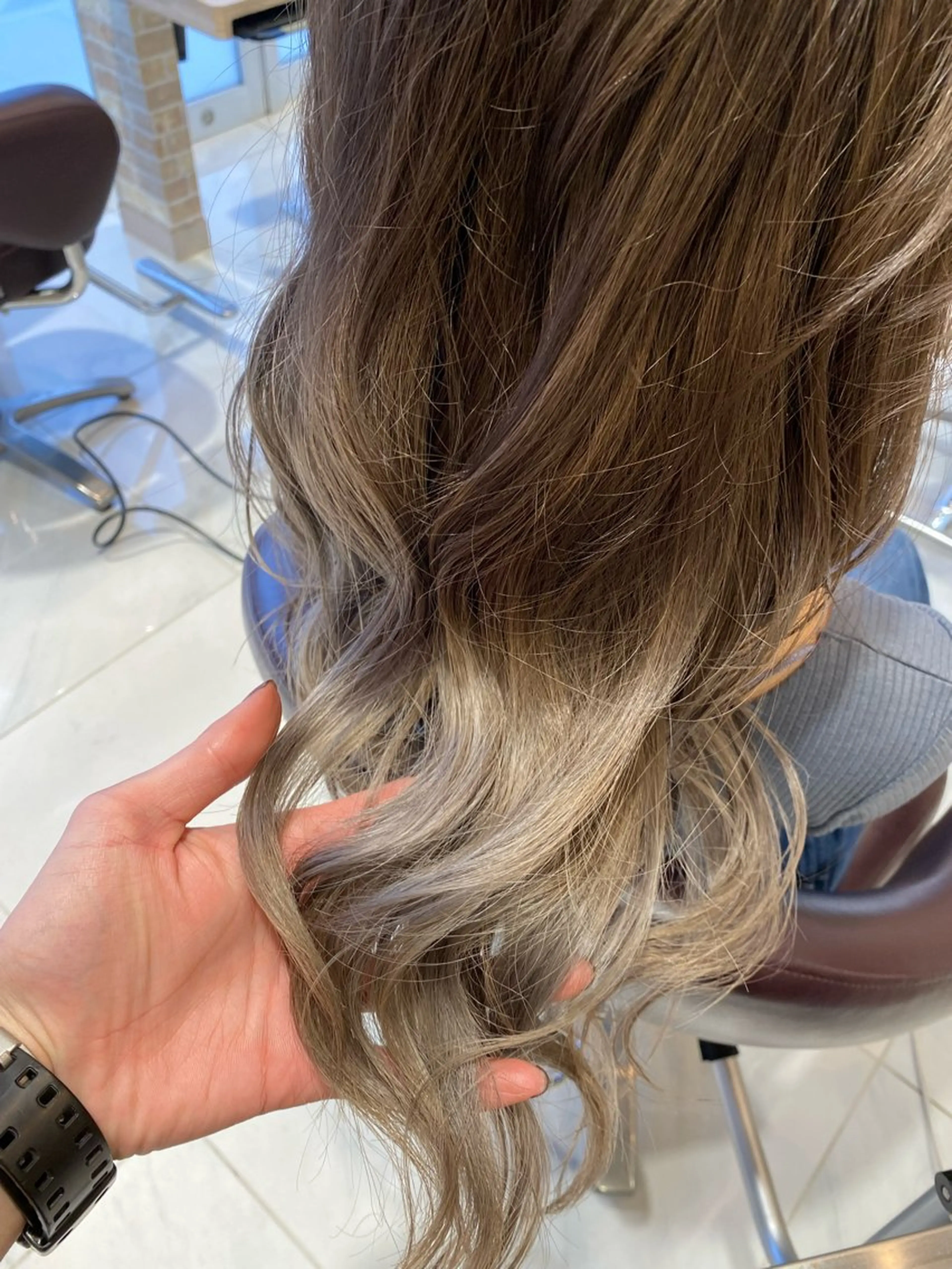 ロング カラー ブリーチ ケアブリーチ グラデーションカラー 山脇 聖竜のヘアスタイル