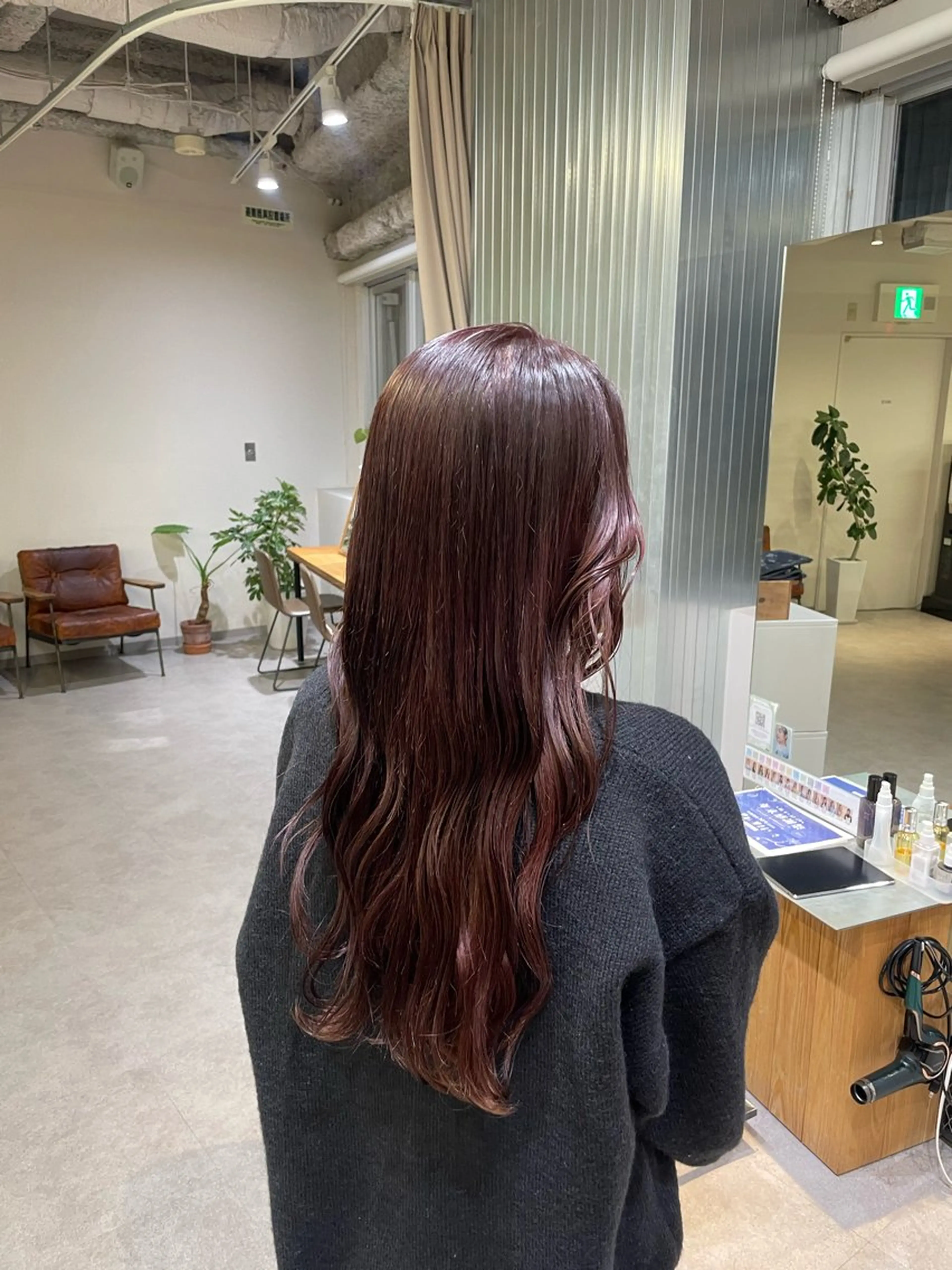ロング SARA 【大阪梅田】のヘアスタイル