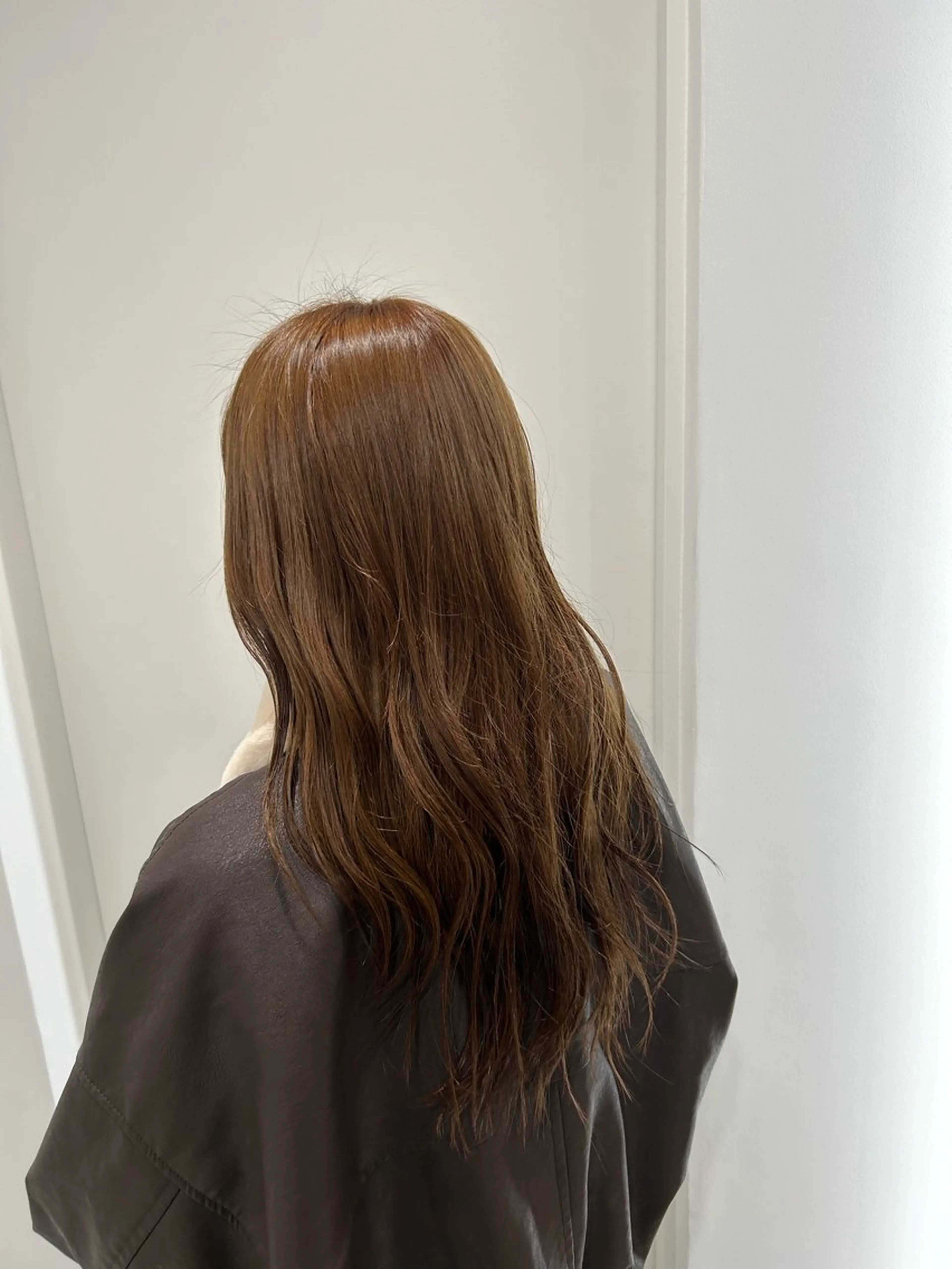 ロング メンズ ヘアカラー 艶感ミルクティー🤍 色落ち綺麗🤍ともやのヘアスタイル