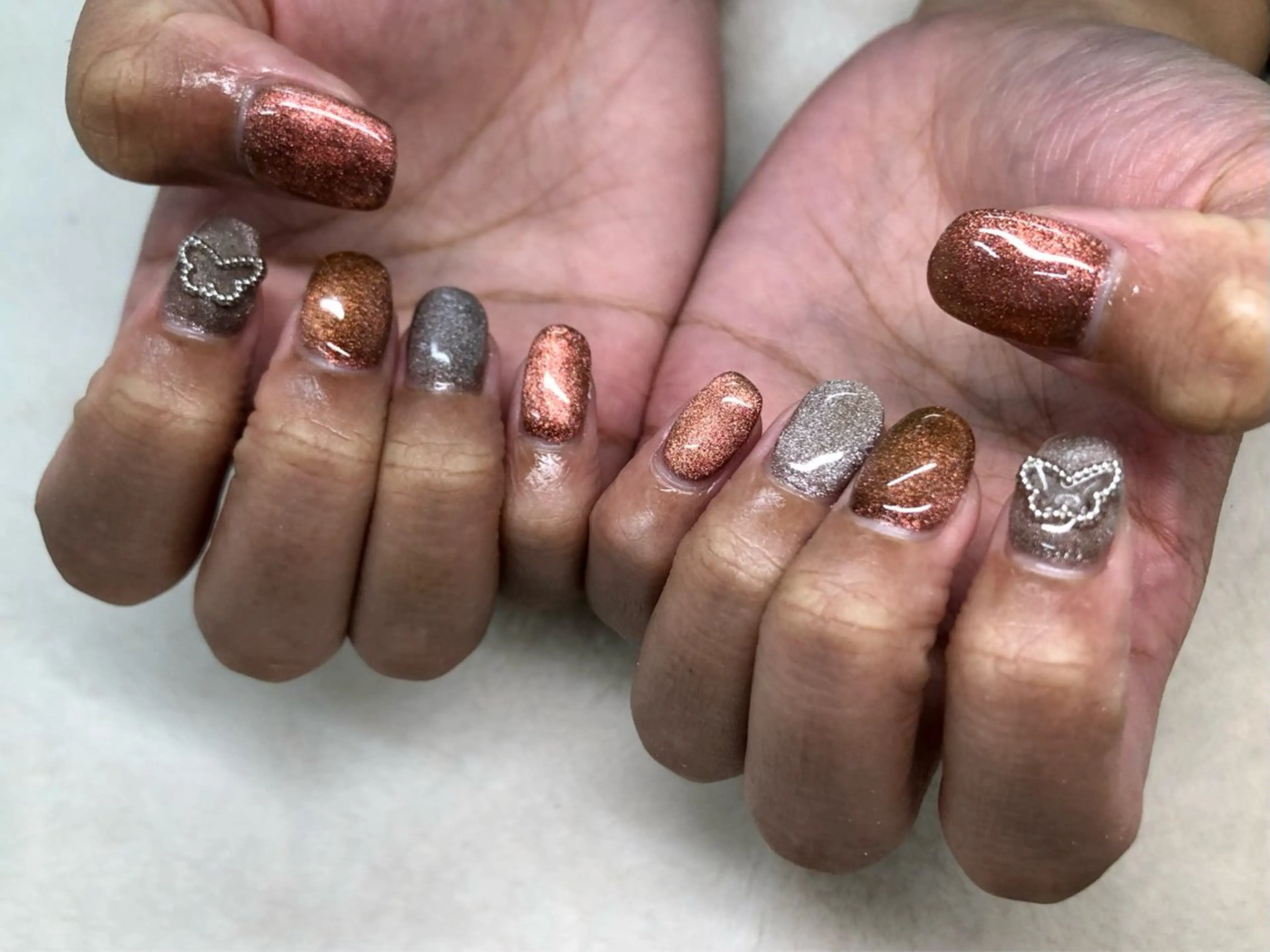 ネイル カジュアル キラキラネイル マグネットネイル ハンドネイル ハンドケア Epokku ネイルサロンのネイルデザイン