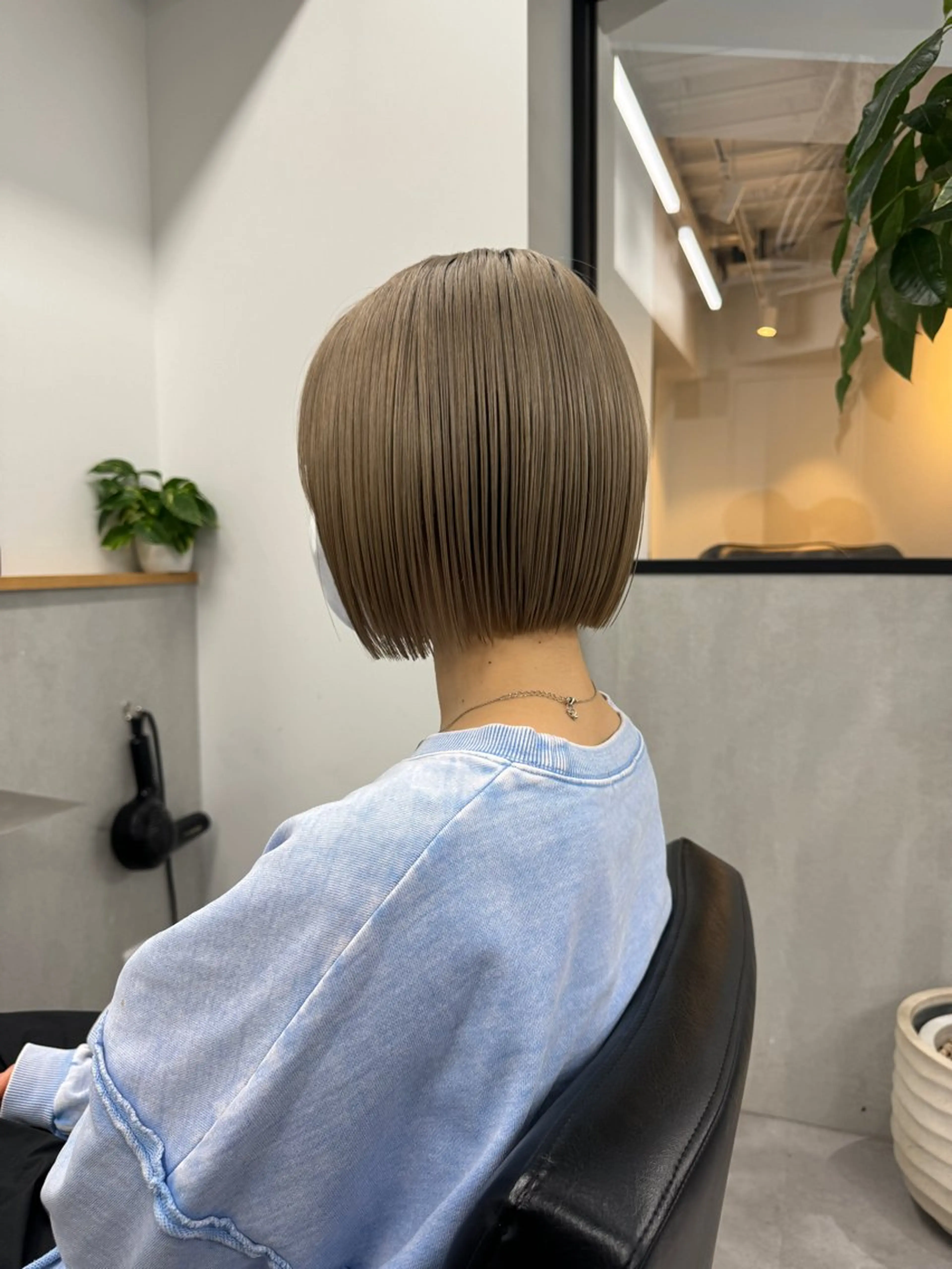 ミディアム 切りっぱなしボブ/ 縮毛矯正/新宿/航輝のヘアスタイル