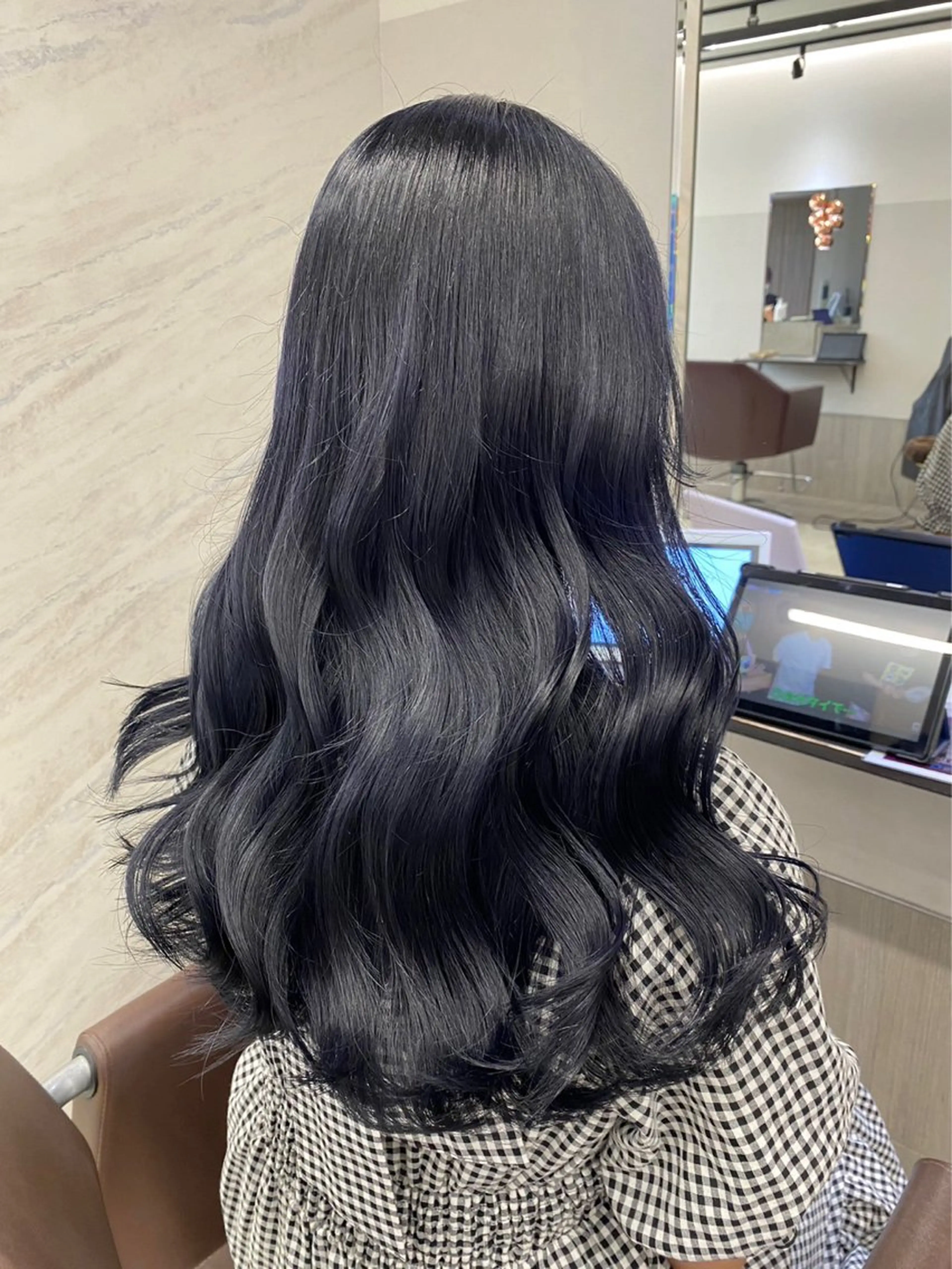 セミロング ヘアカラー トリートメント noa 寒色系カラーブリーチのヘアスタイル