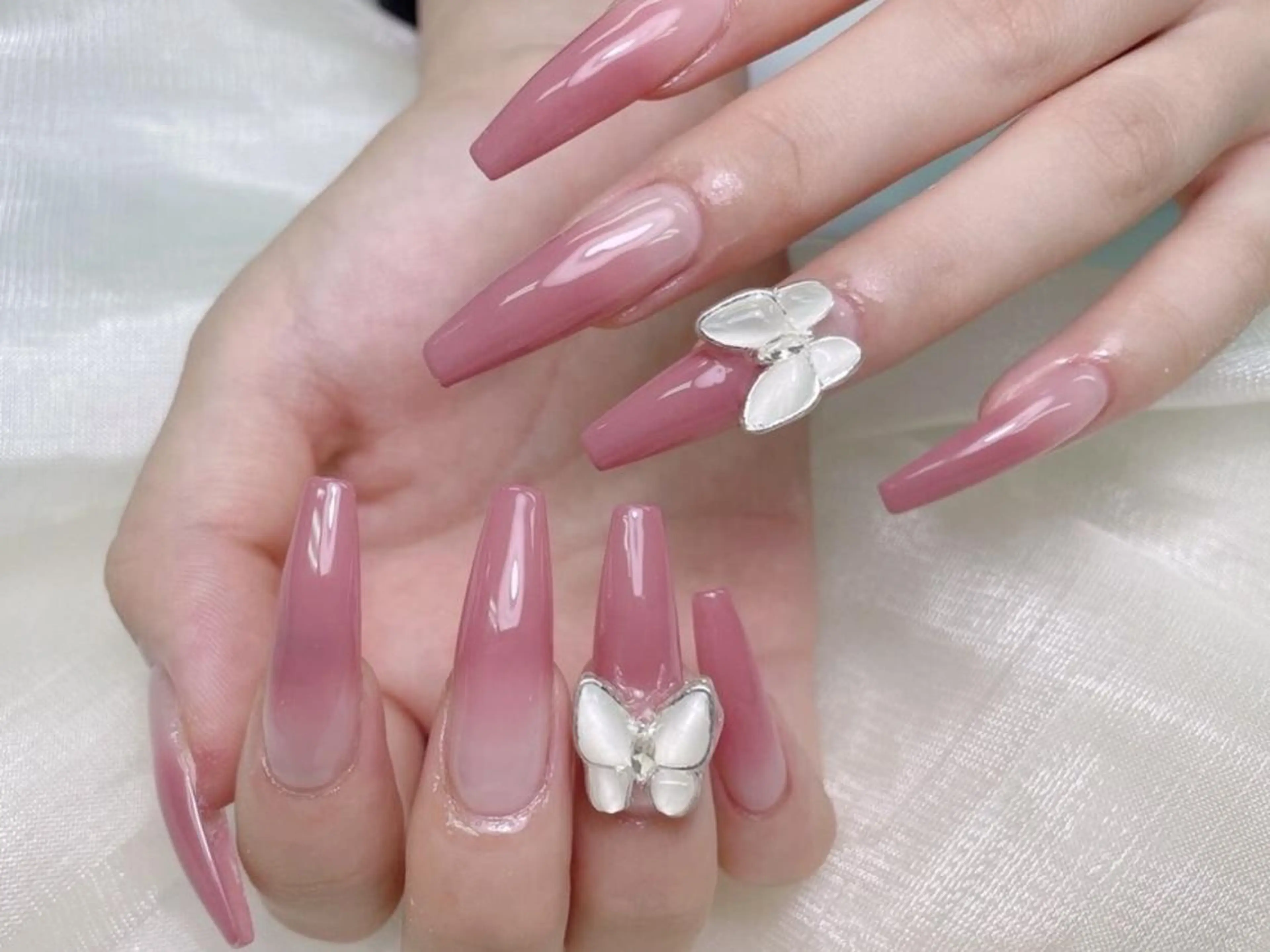 ネイル Shis_🦄shi 韓国風キラキラネイルのネイルデザイン