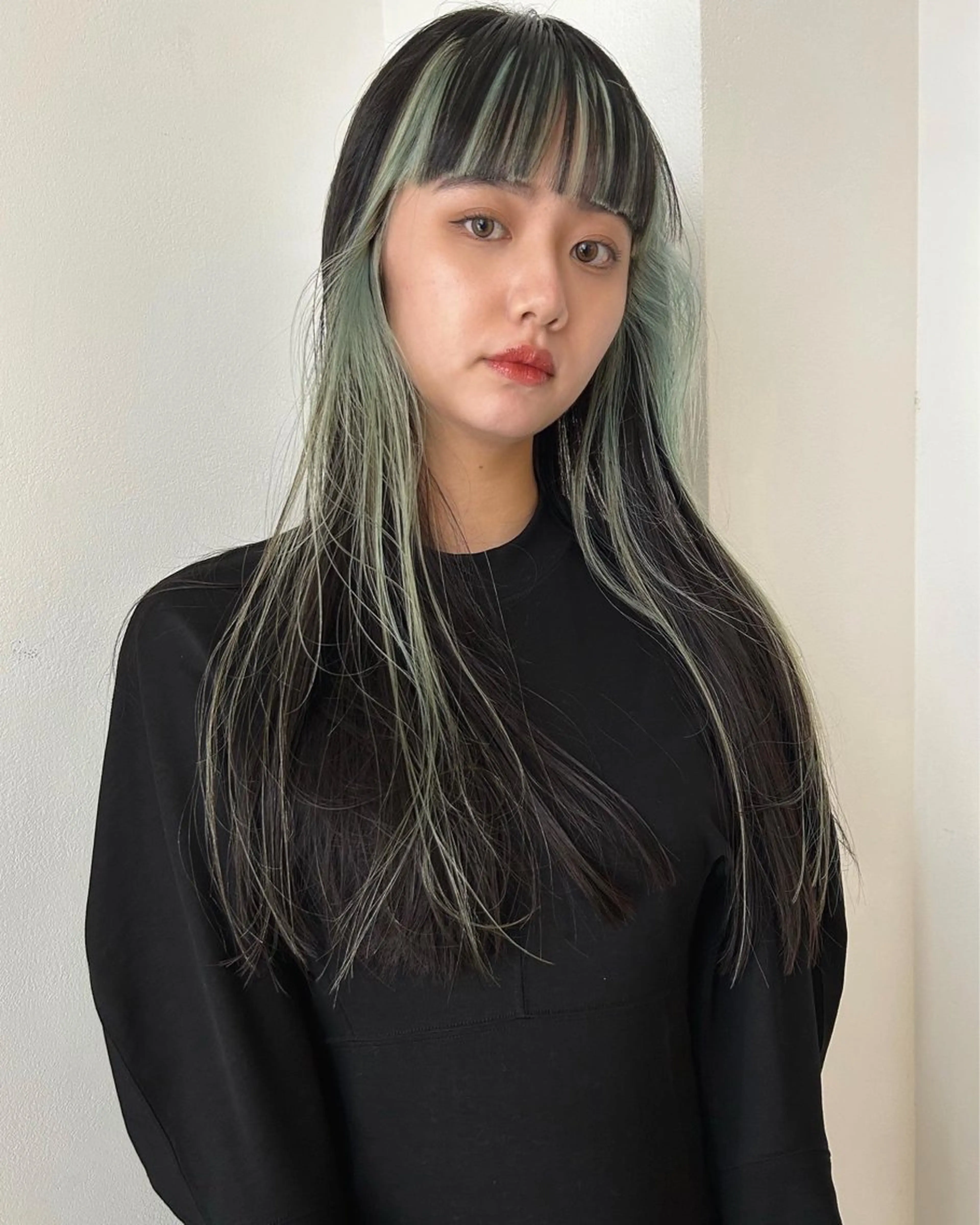 ロング カラー ブリーチ ミント ロング ワイドバング カット ヘアカラー トリートメント Loom.所属・村上雅人 ナチュラルモードのヘアスタイル