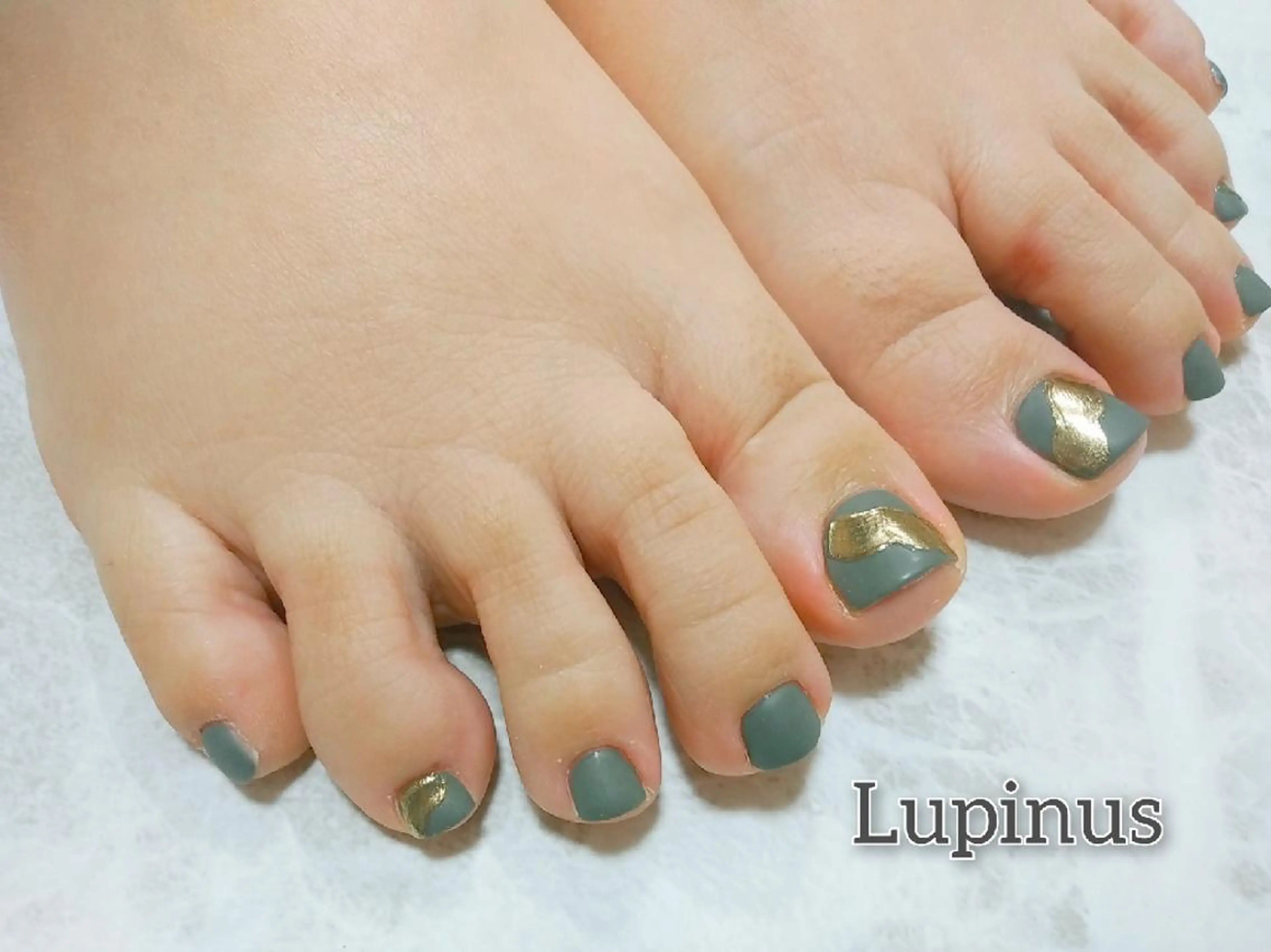 ネイル アートネイル ゴールド マットネイル ミラーネイル ハンドネイル フットネイル Lupinus所属・Lupinus ルピナスのネイルデザイン