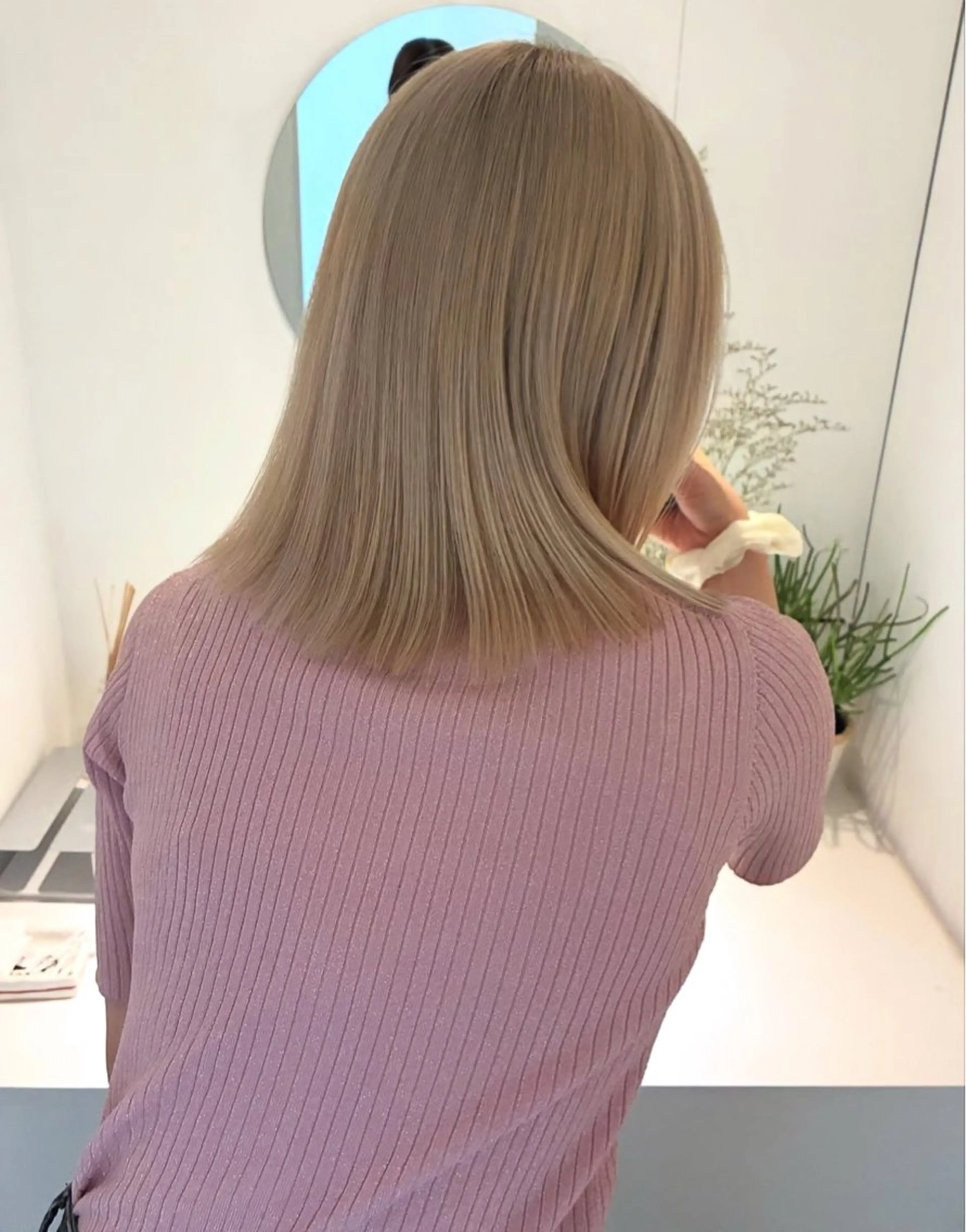 ミディアム カラー ベージュカラー ハイトーンカラー ホワイトベージュ ヘアカラー トリートメント chiharu ボブ/レイヤーのヘアスタイル