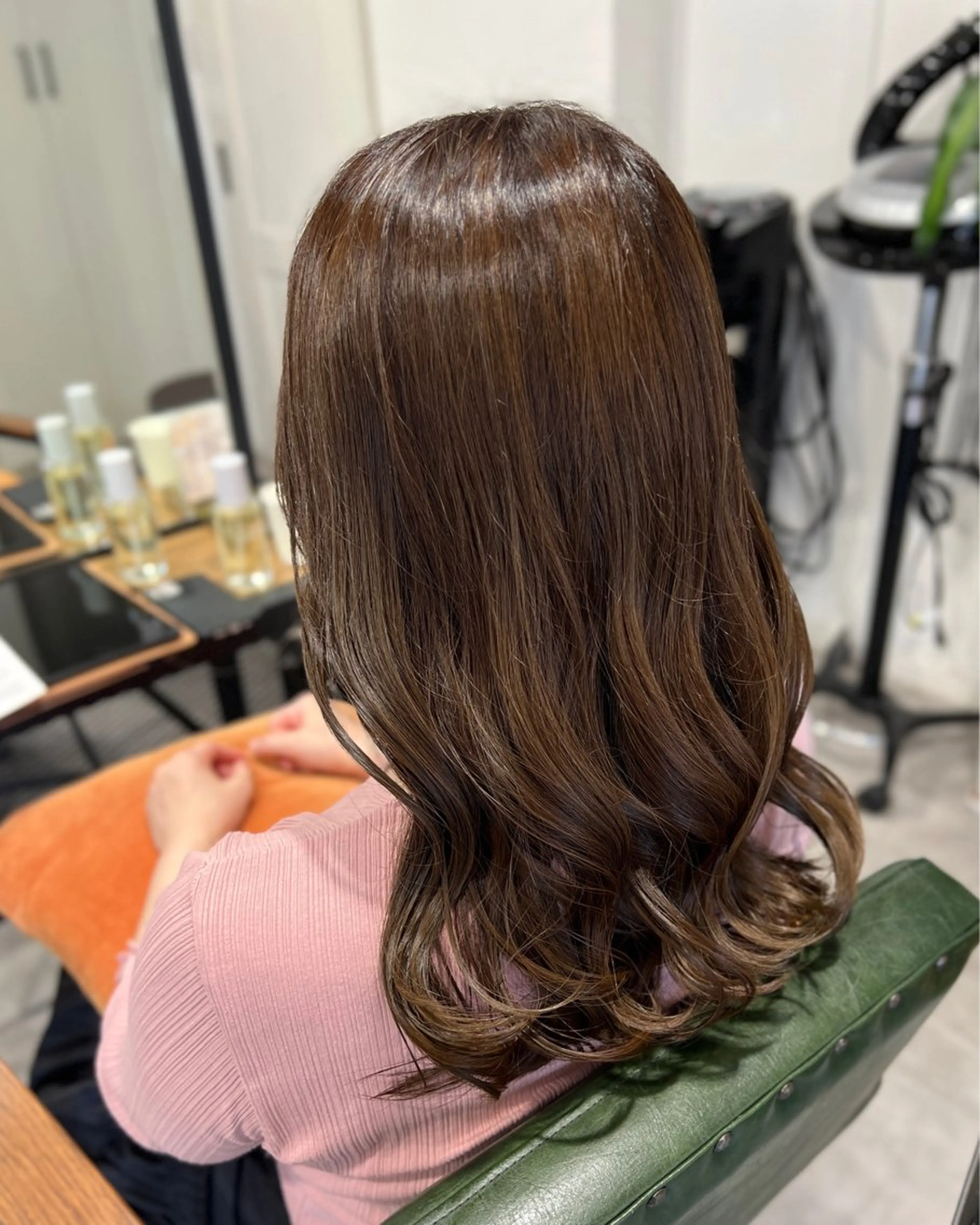 ミディアム カラー ヘアカラー 艶カラー透明感カラー 暖色カラー佐藤舞花のヘアスタイル