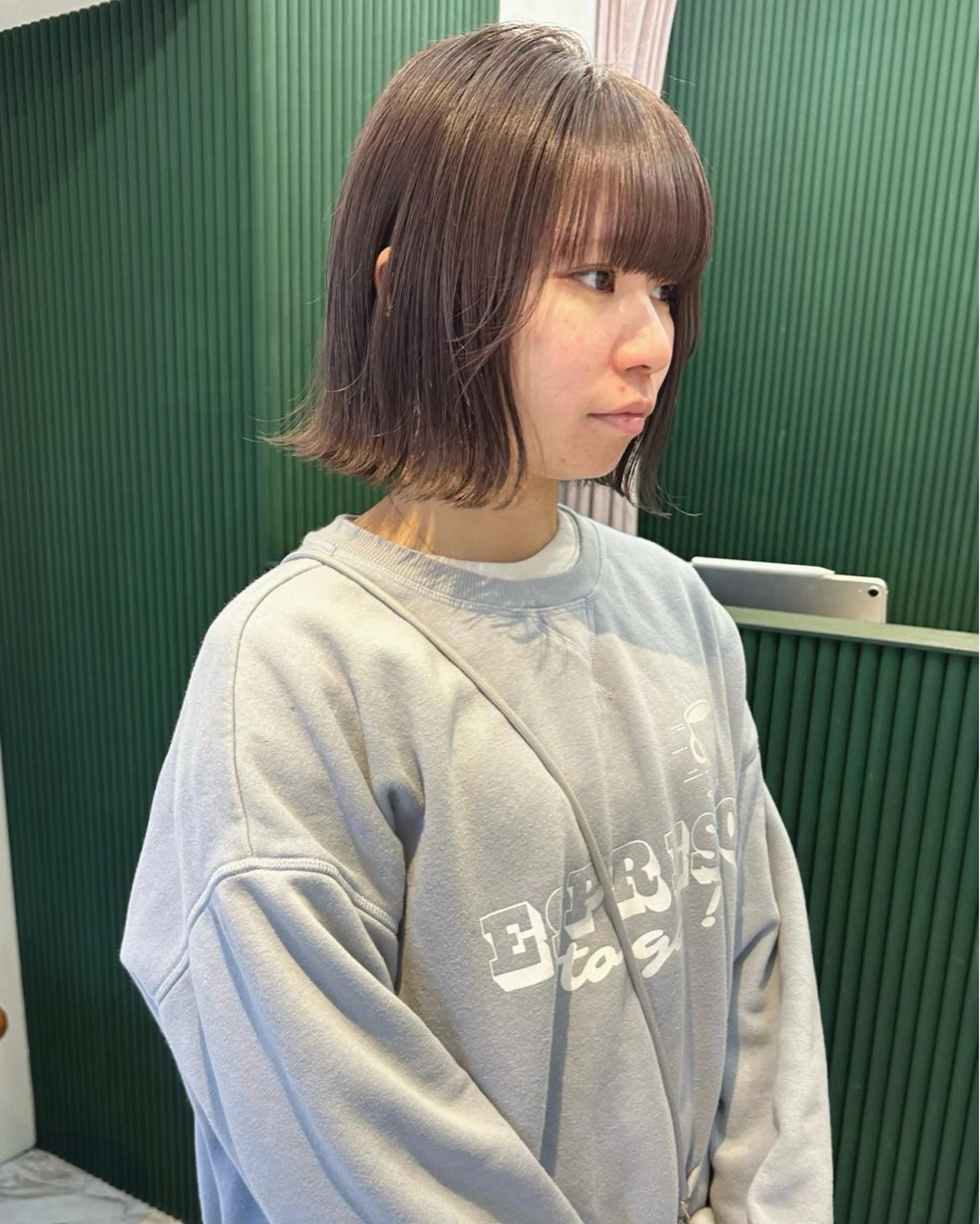 ショート カラー グレージュ ボブ レイヤーカット🪄 耳ツボ🎀Ayumiのヘアスタイル