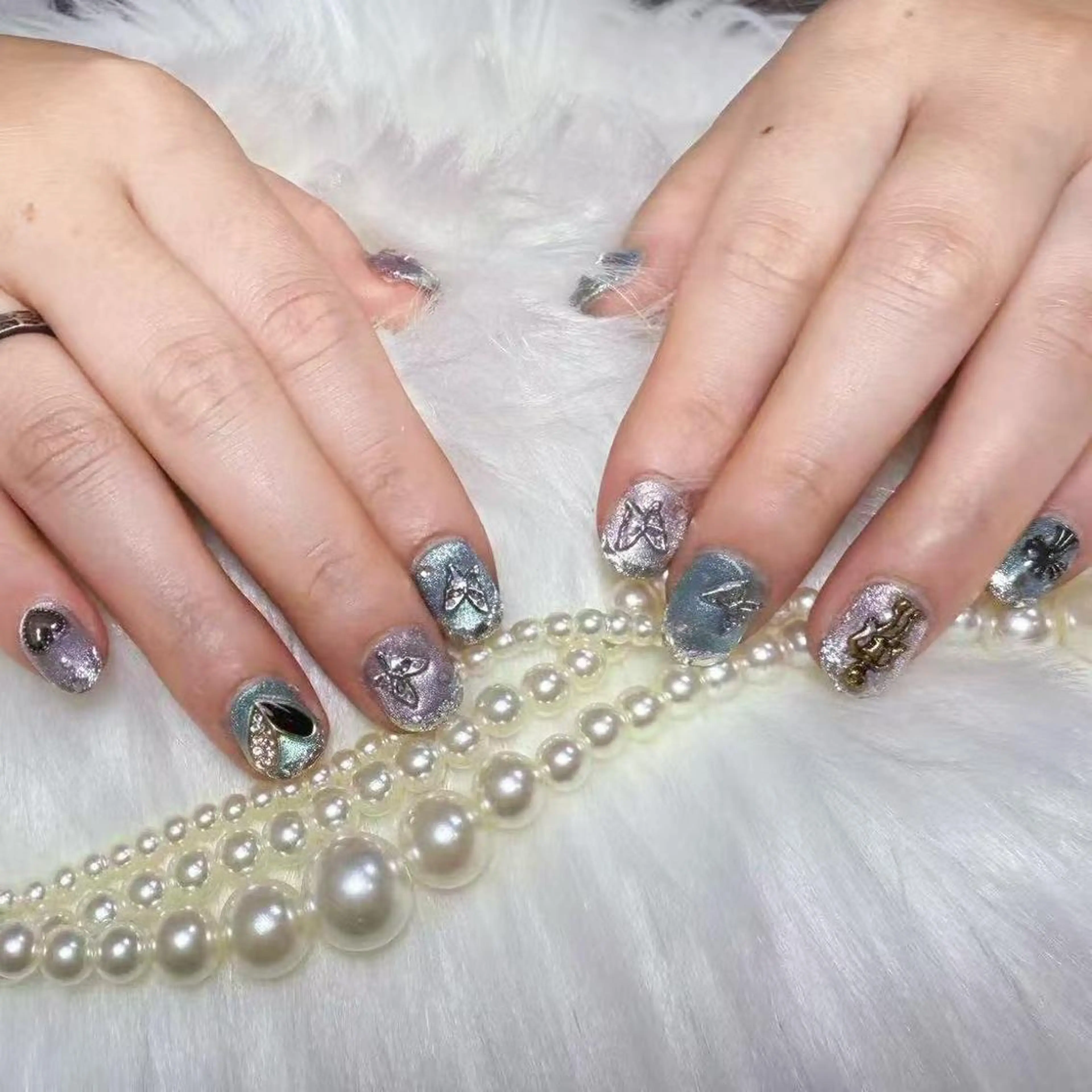 ネイル アートネイル オーロラネイル ガーリー キラキラネイル 韓国ネイル ハンドネイル DIAMOND 💅のネイルデザイン