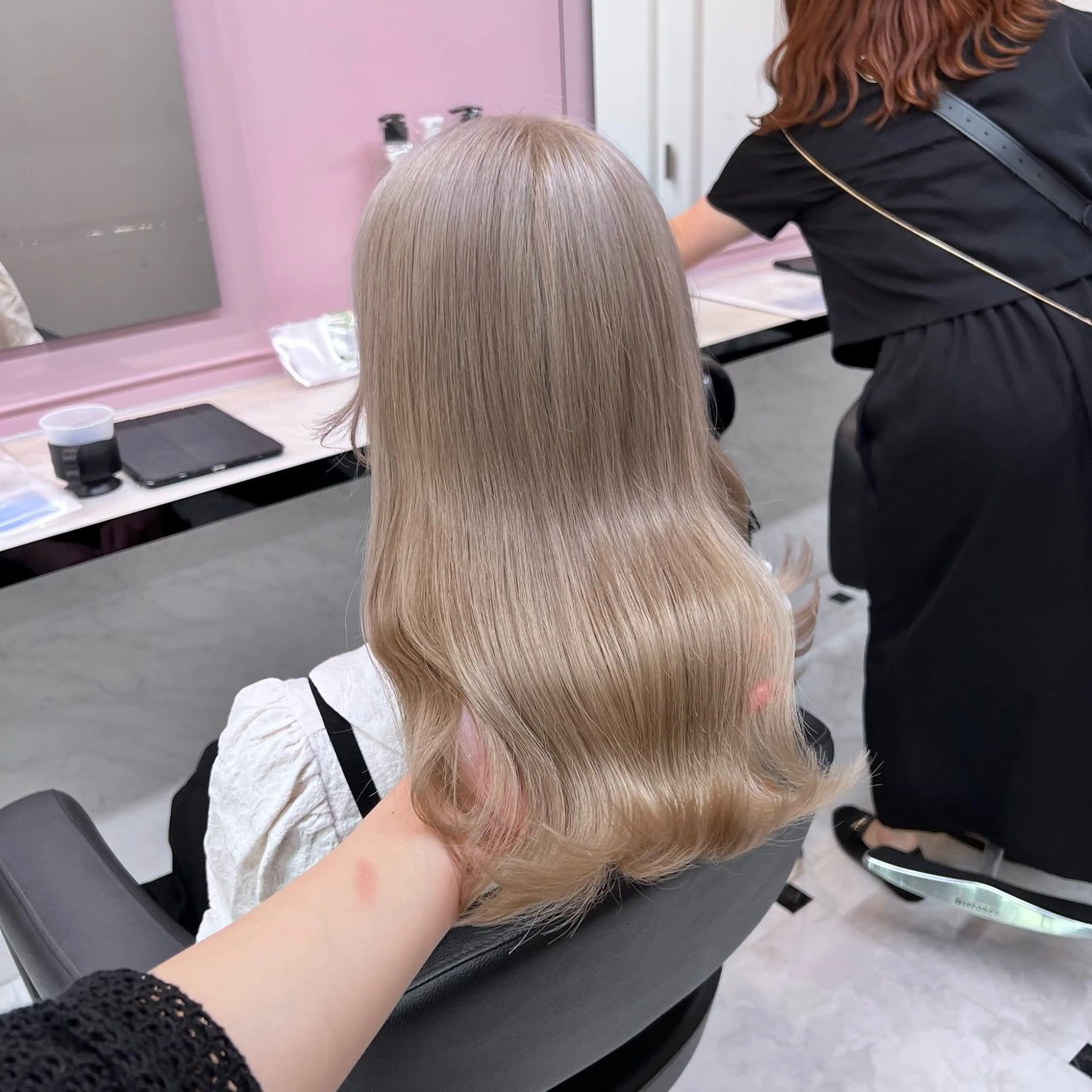 セミロング カラー ヘアアレンジ ベージュカラー ホワイトベージュ ヘアカラー トリートメント ヘッドスパ ヘアセット 💕上野美容師☁ ブリーチ💖サワのヘアスタイル