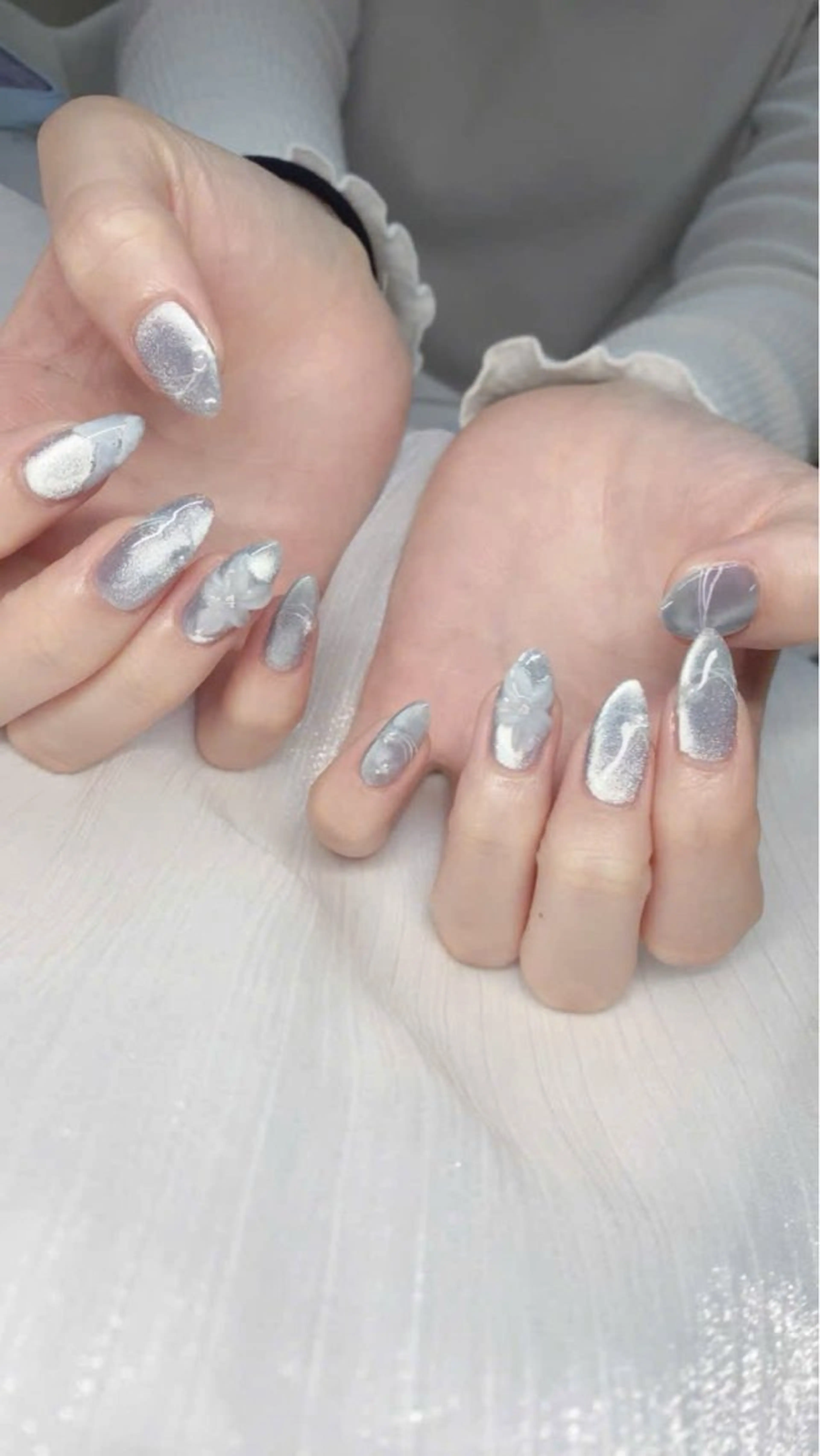 ネイル フレンチネイル グラデーション キラキラネイル 韓国ネイル マグネットネイル ハンドネイル ハンドケア Hara Nail 【パラジェル】のネイルデザイン