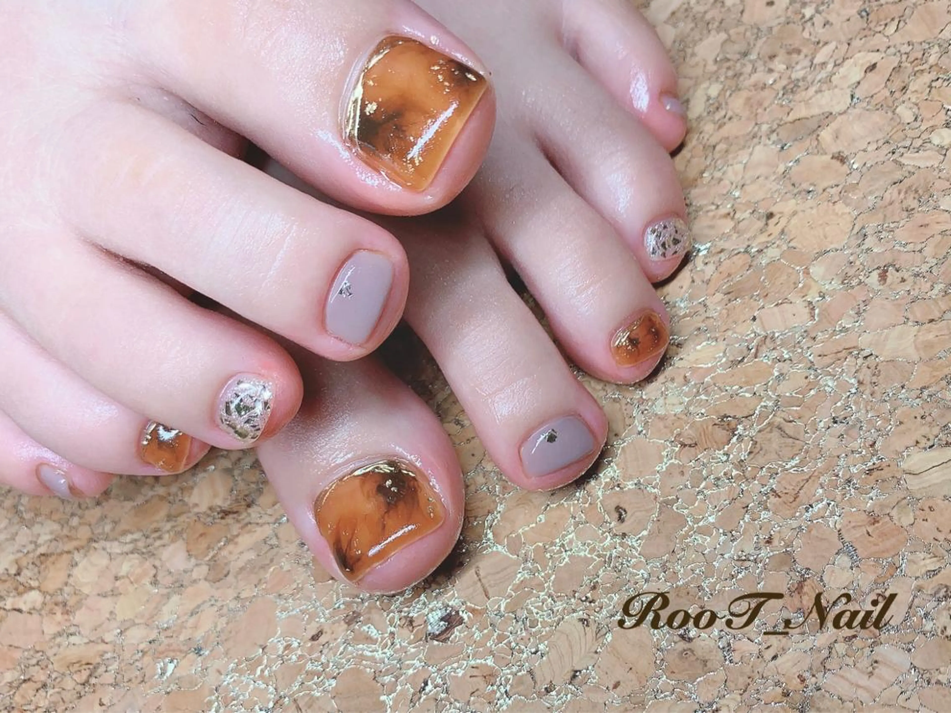 キッズ ネイル べっ甲ネイル ニュアンスネイル フットネイル RooT Nailのネイルデザイン