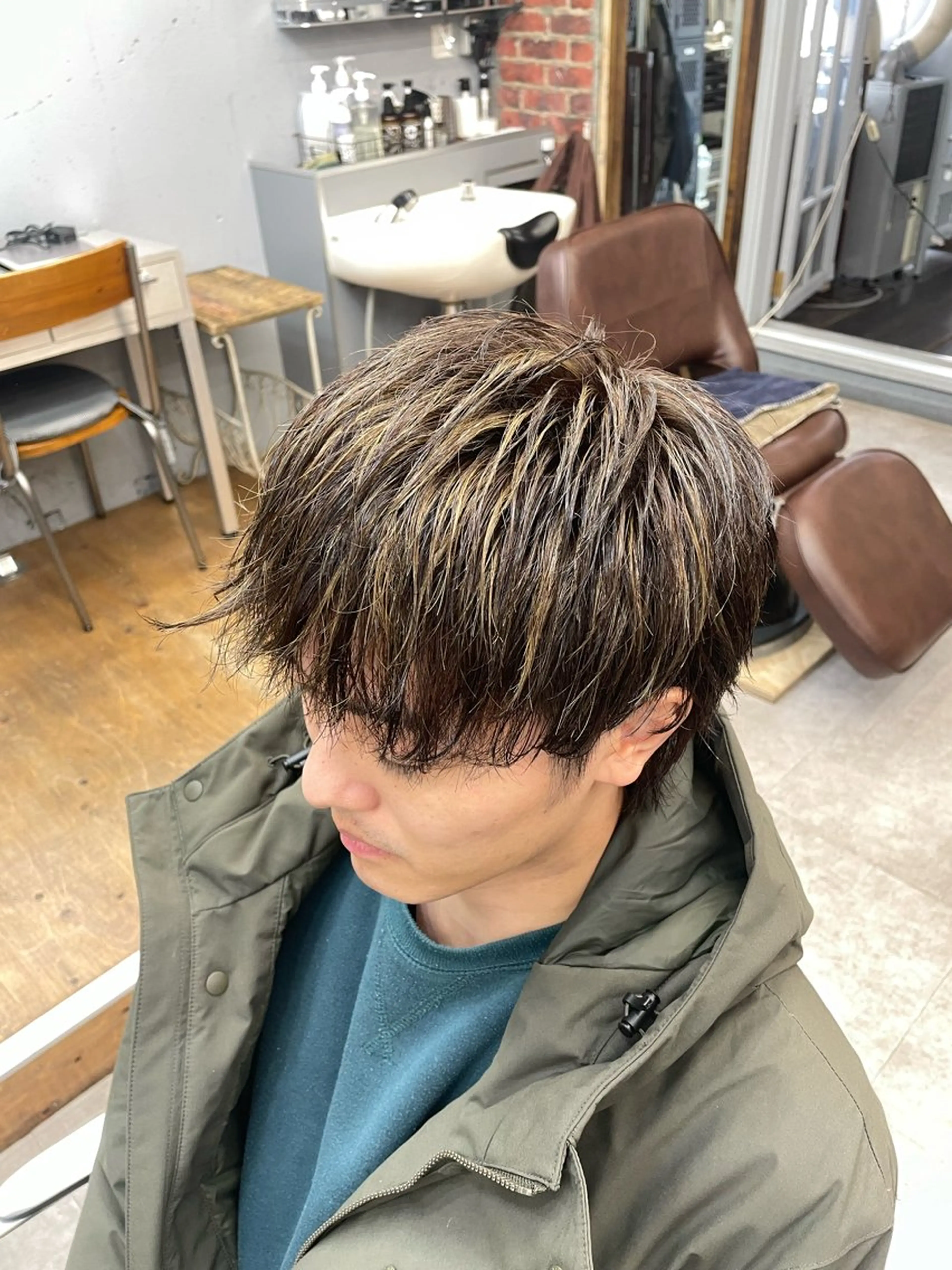 カラー メンズ メンズハイライト ハイライトカラー ヘアカラー TNB TOKYO所属・Insta 指名 No.1KURUMIのヘアスタイル