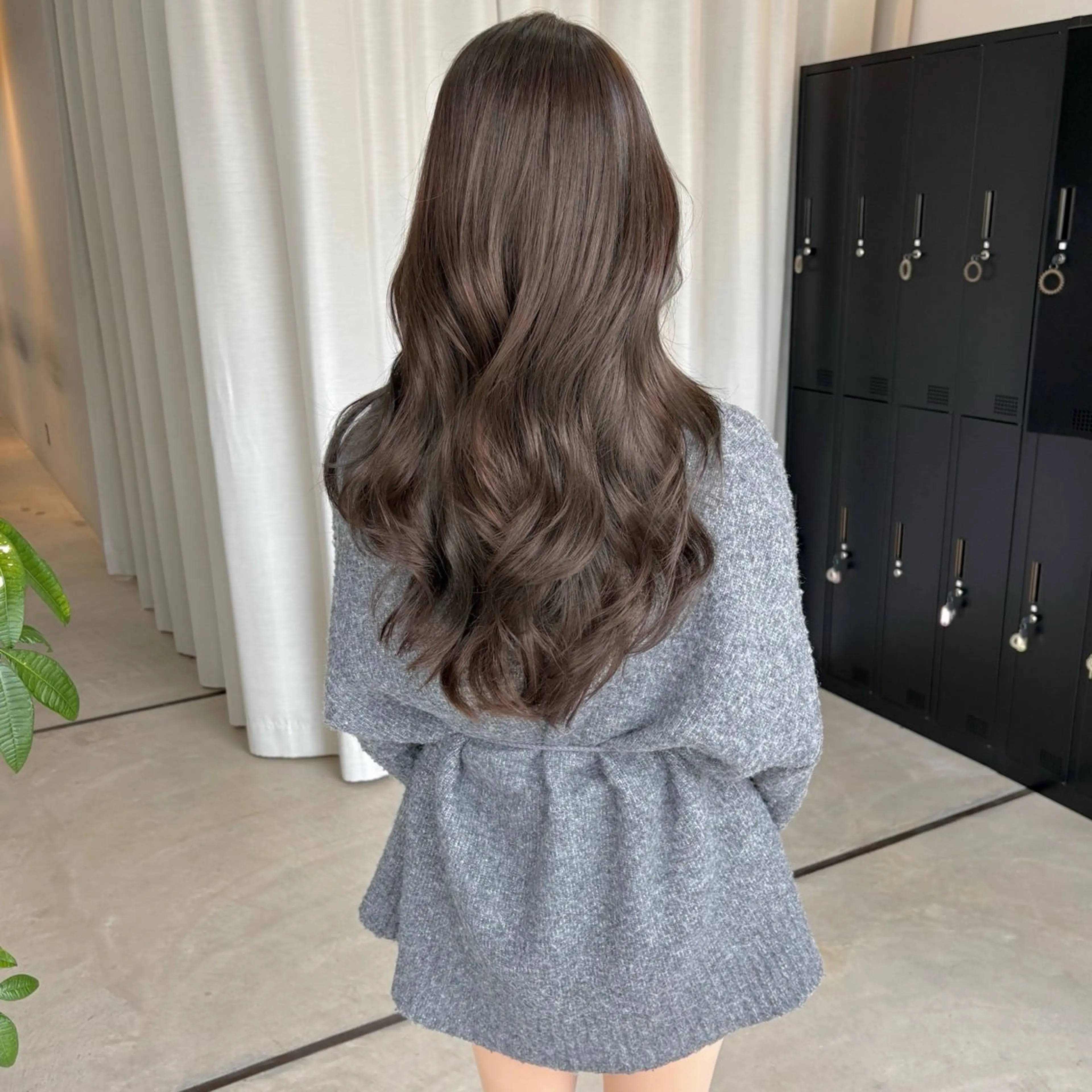 ロング アッシュ アッシュブラウン レイヤーカット トリートメント カット ヘアカラー はちすか るかのヘアスタイル