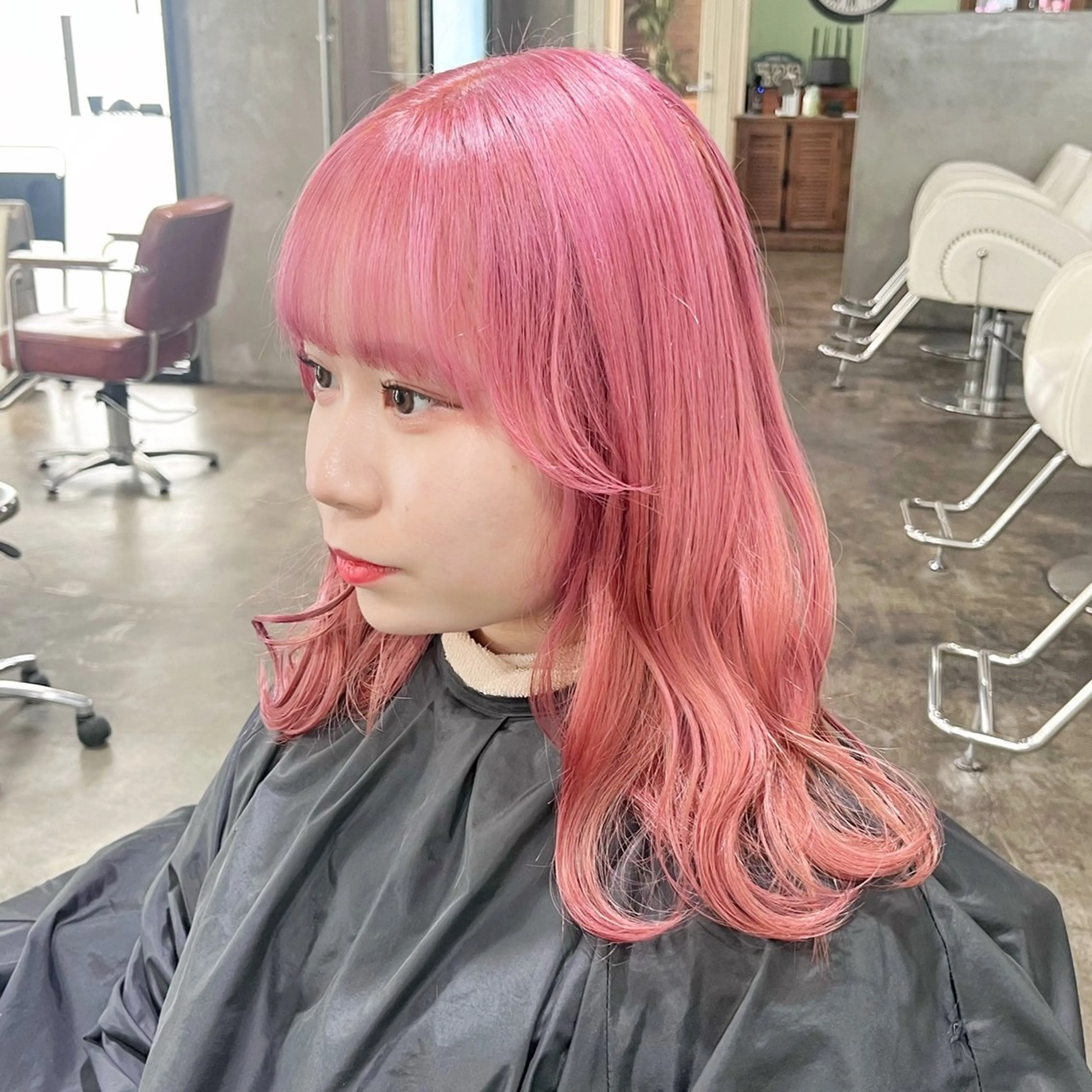セミロング カラー ヘアアレンジ ブリーチ カット ヘアカラー トリートメント ピンクカラー🩷 ヘアセットＮＯ.1のヘアスタイル