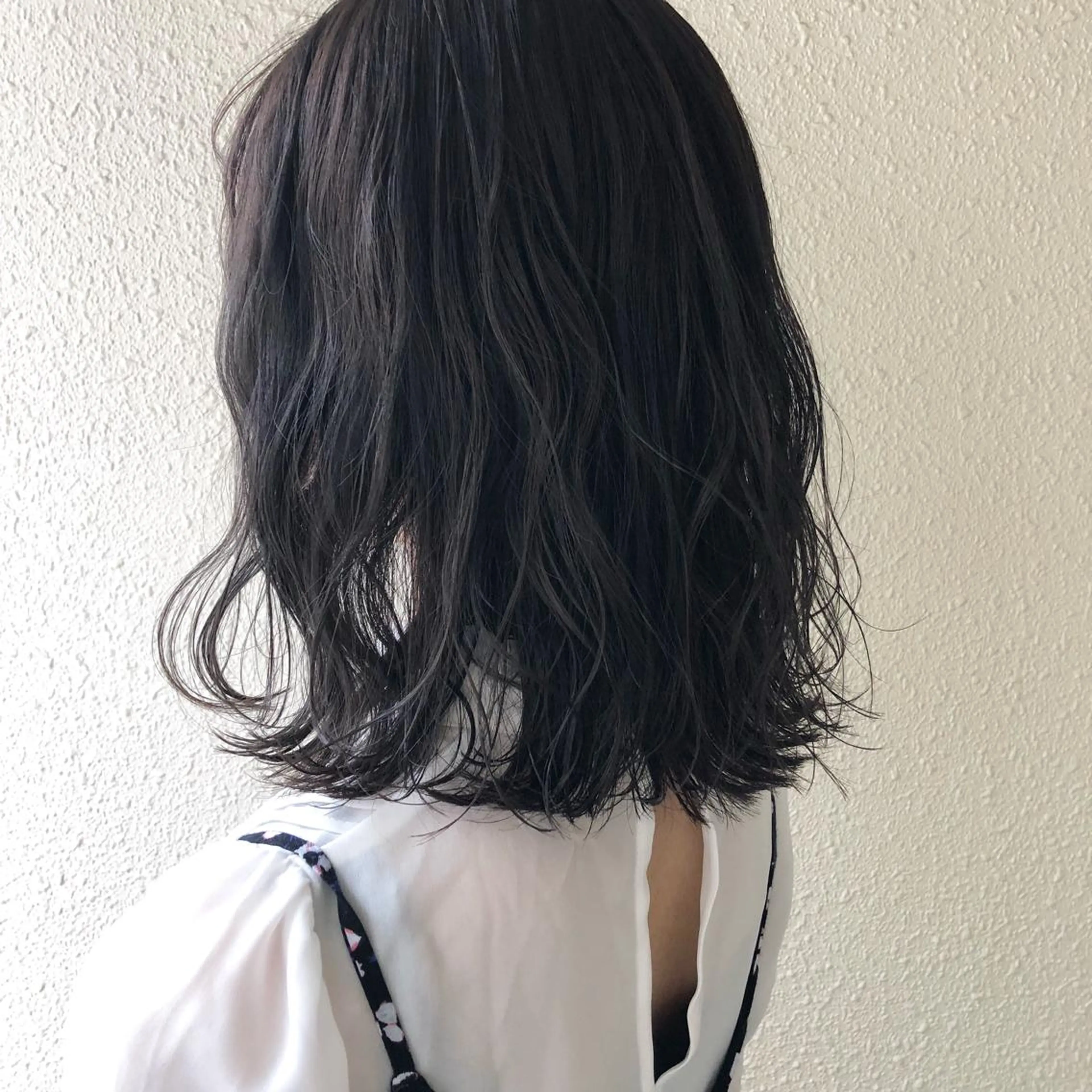 ミディアム カラー グレージュ 丸岡 美穂のヘアスタイル