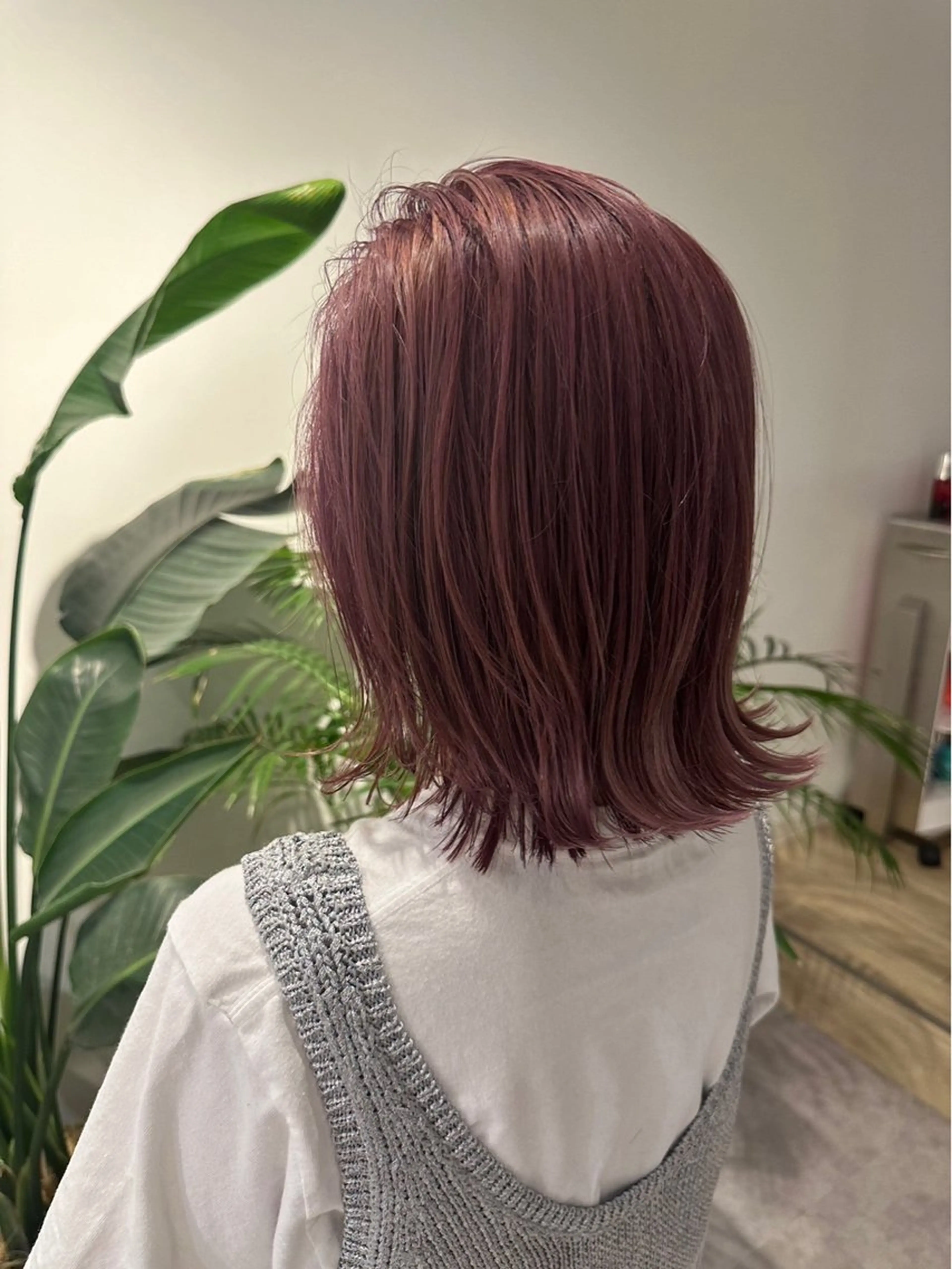 ミディアム カット ヘアカラー MIA スタイリストのヘアスタイル