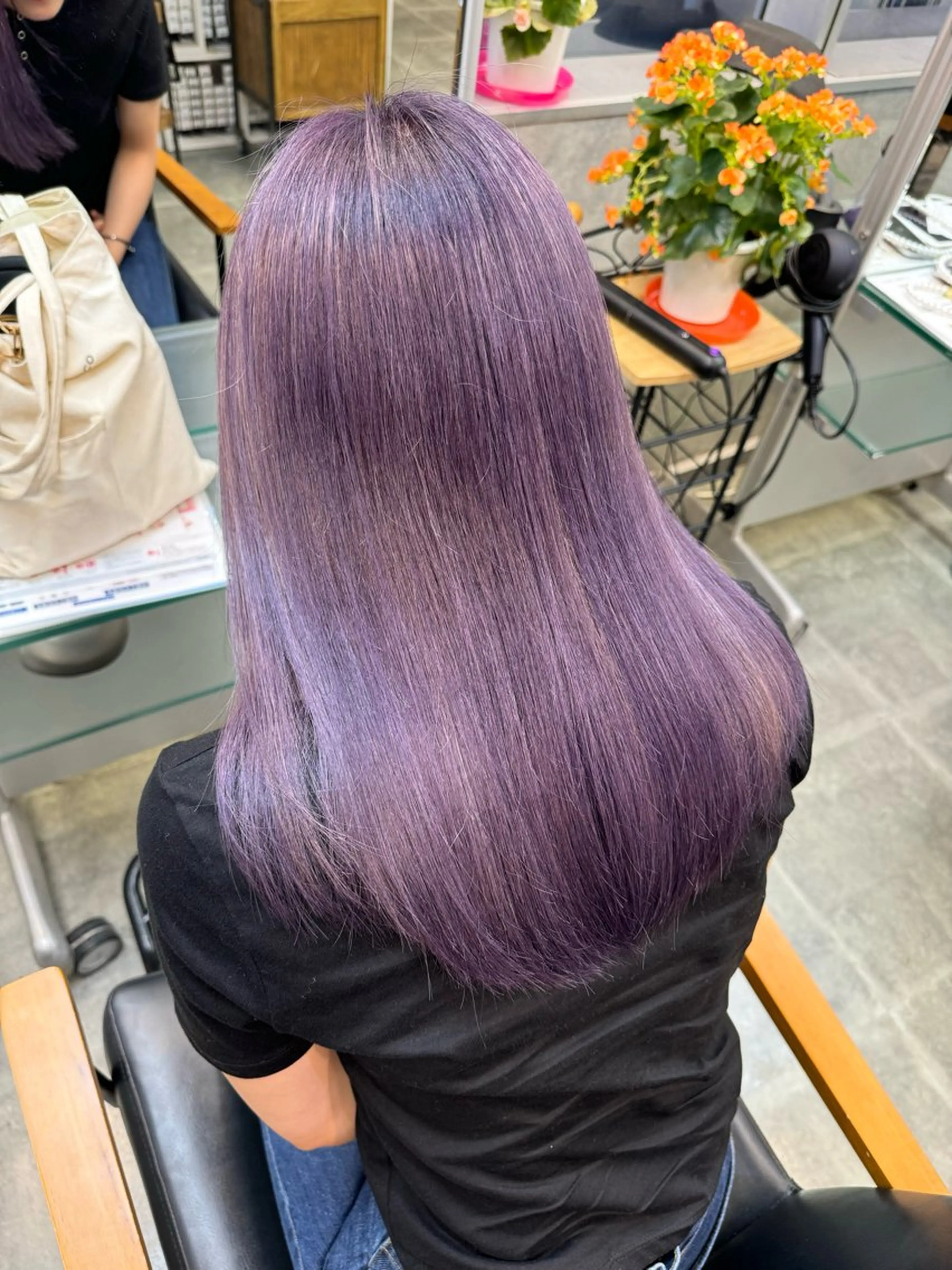 セミロング パープルカラー カット ヘアカラー CHARA Chalone池袋店所属・髪質改善池袋𓊆石原 大士𓊇ダブルカラーのヘアスタイル
