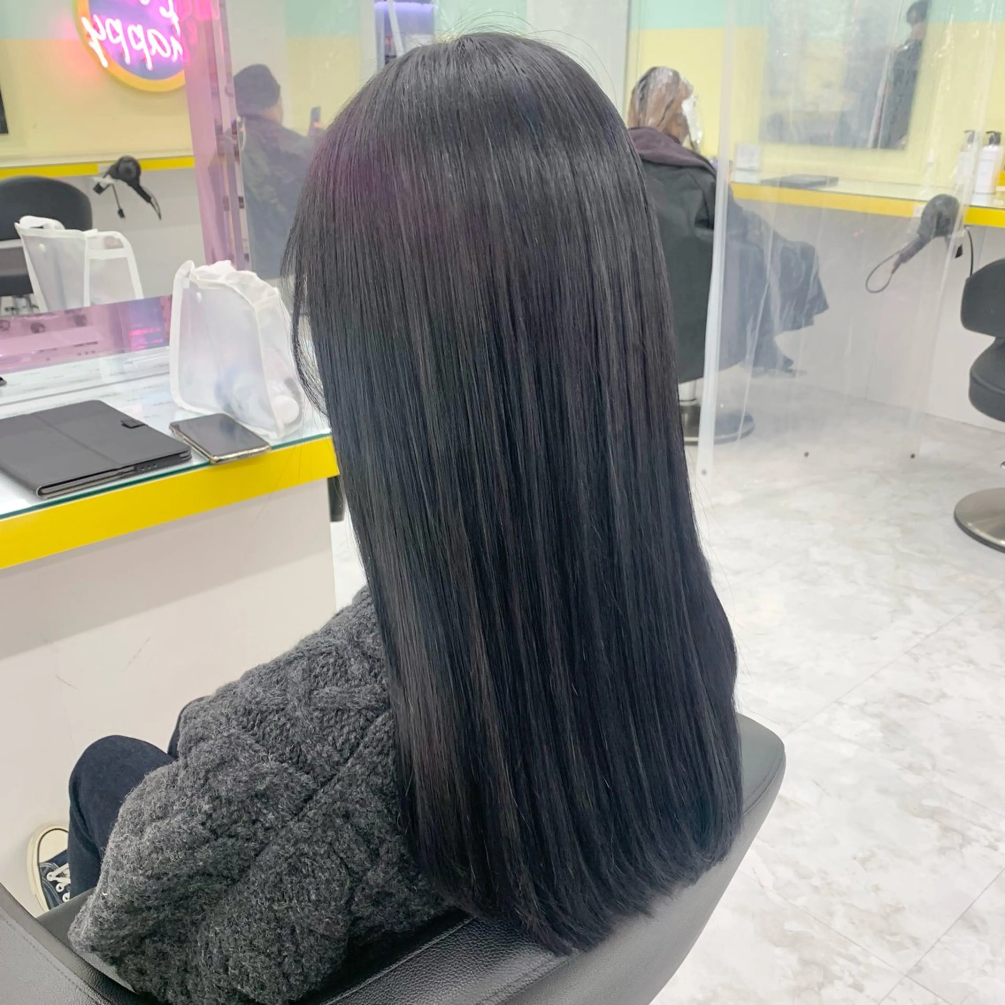 ミディアム カラー ヘアアレンジ 黒髪 グレーブラック ヘアカラー トリートメント ヘッドスパ ヘアセット 顔まわりカット の達人のヘアスタイル
